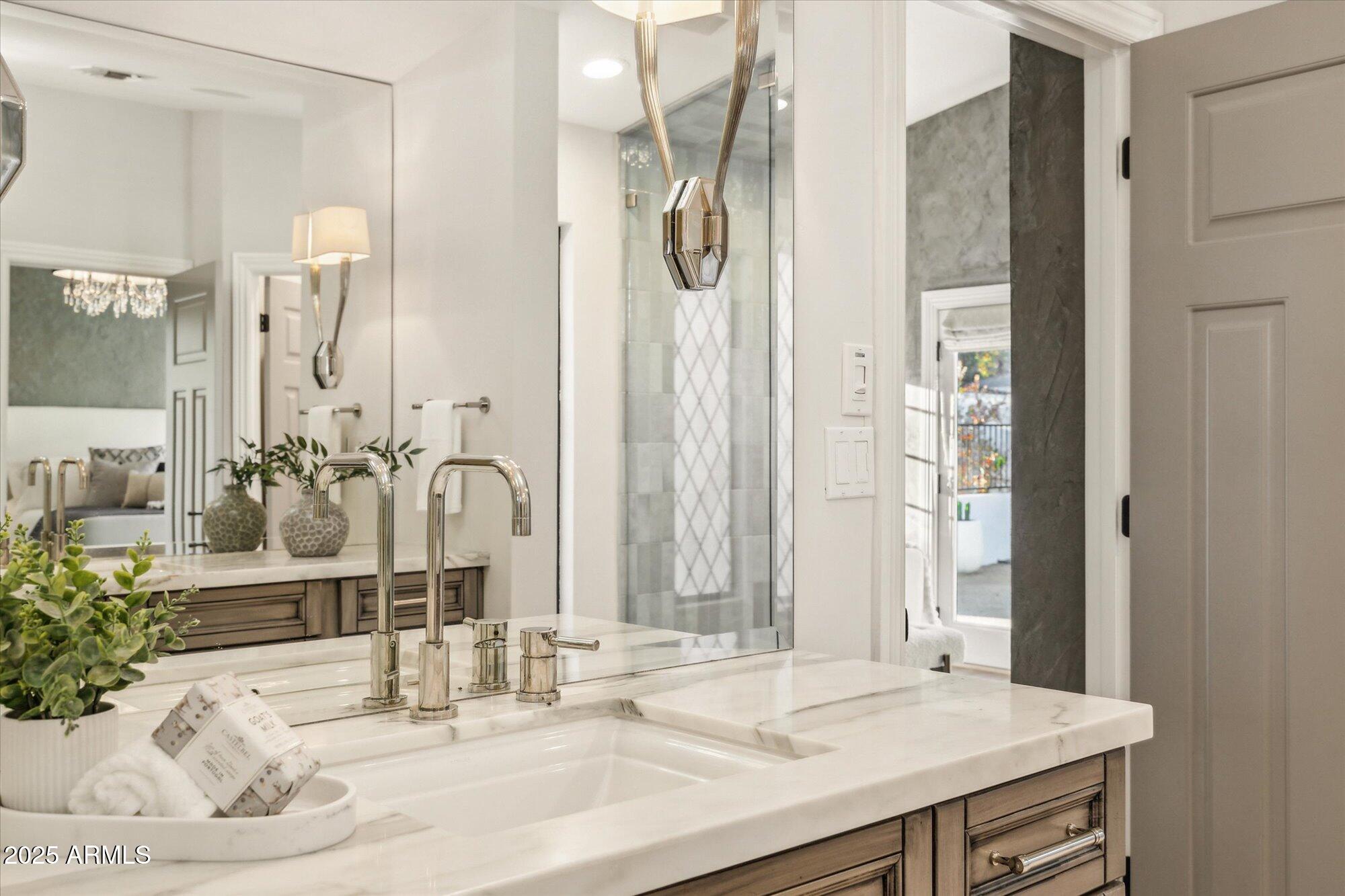 4062 E WHITTON Avenue