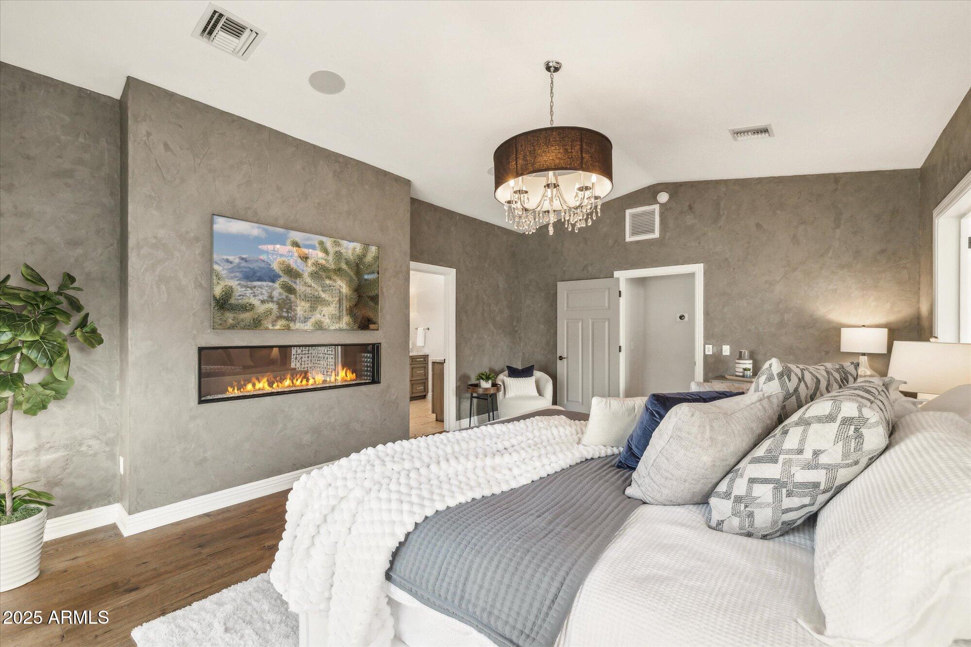 4062 E WHITTON Avenue