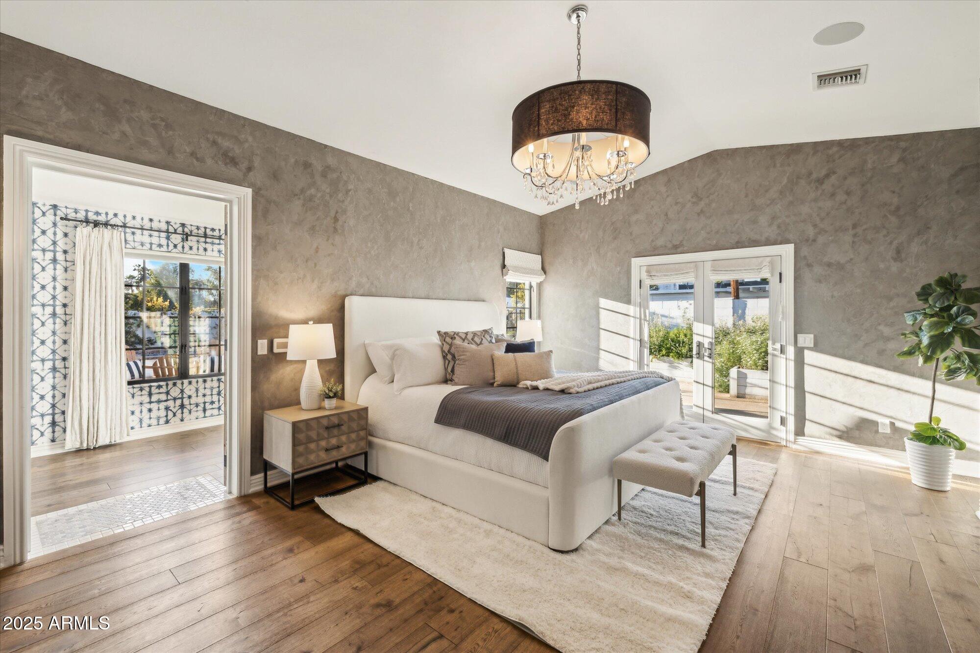 4062 E WHITTON Avenue