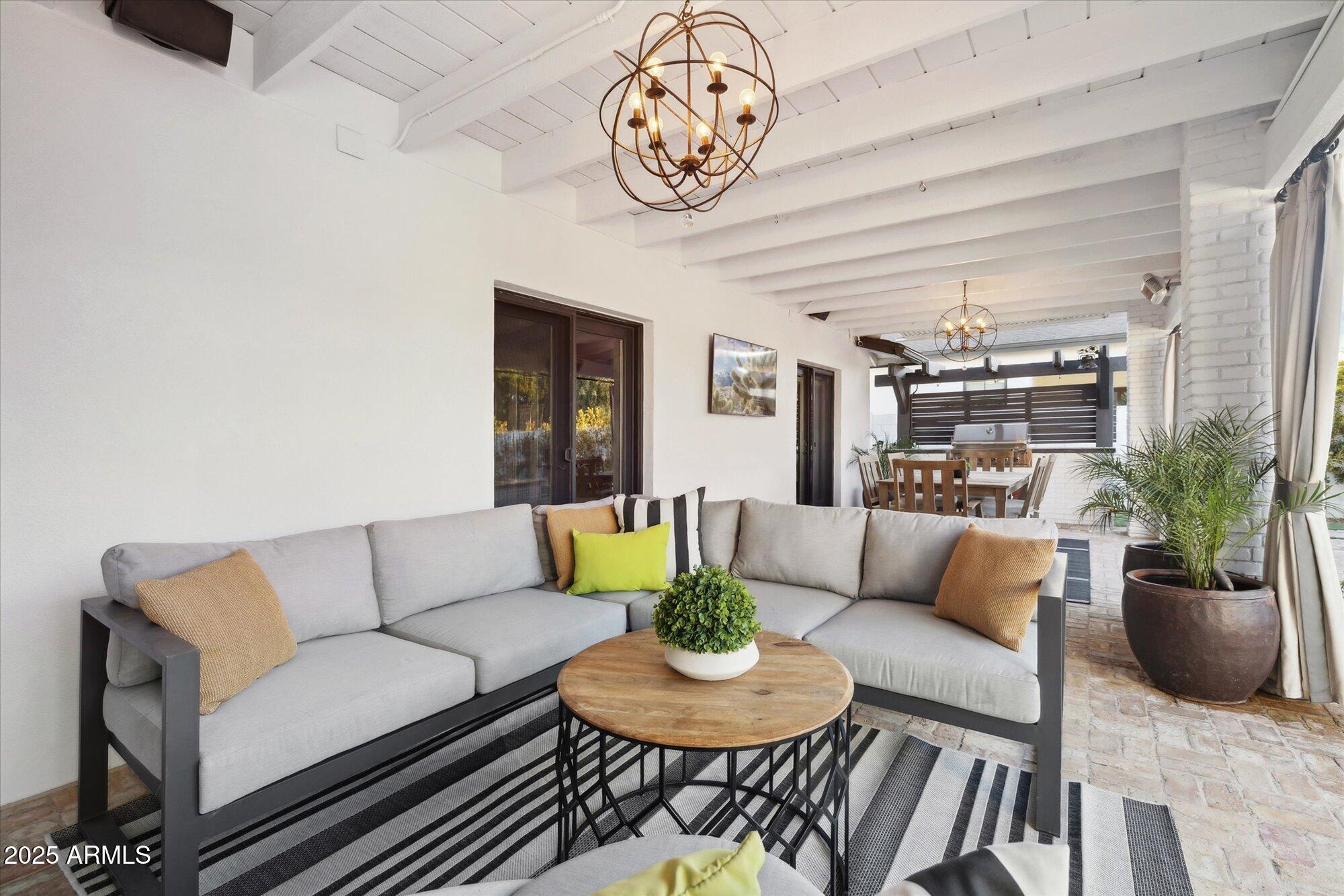 4062 E WHITTON Avenue