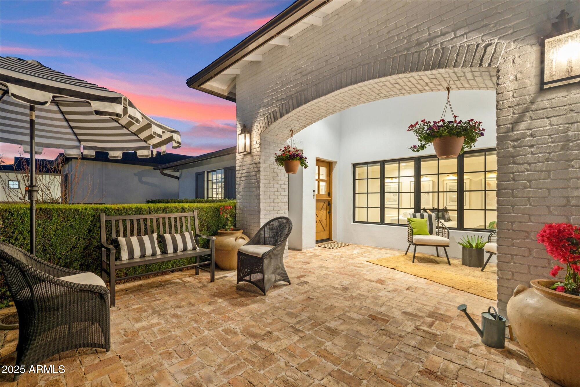 4062 E WHITTON Avenue