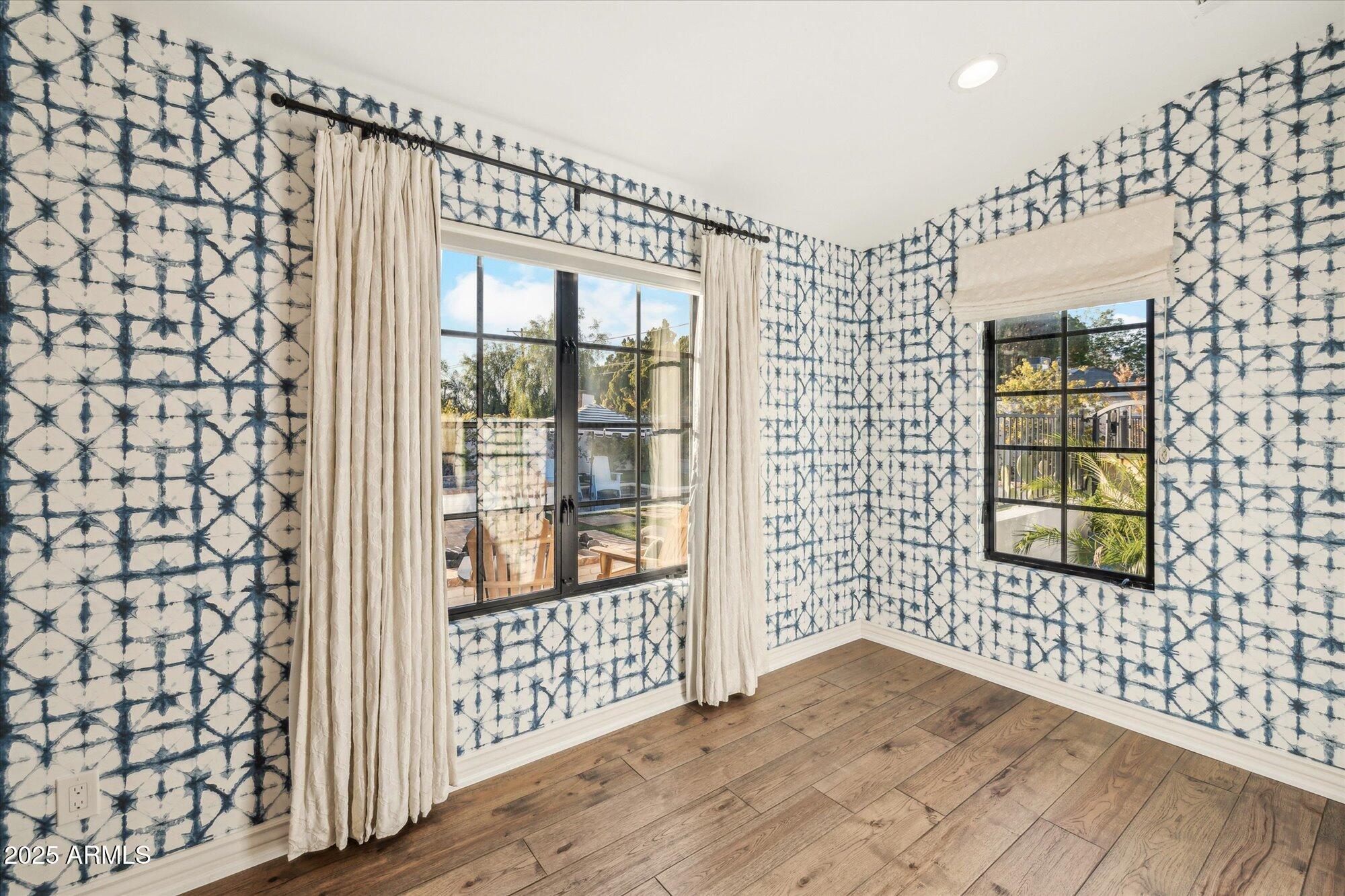 4062 E WHITTON Avenue