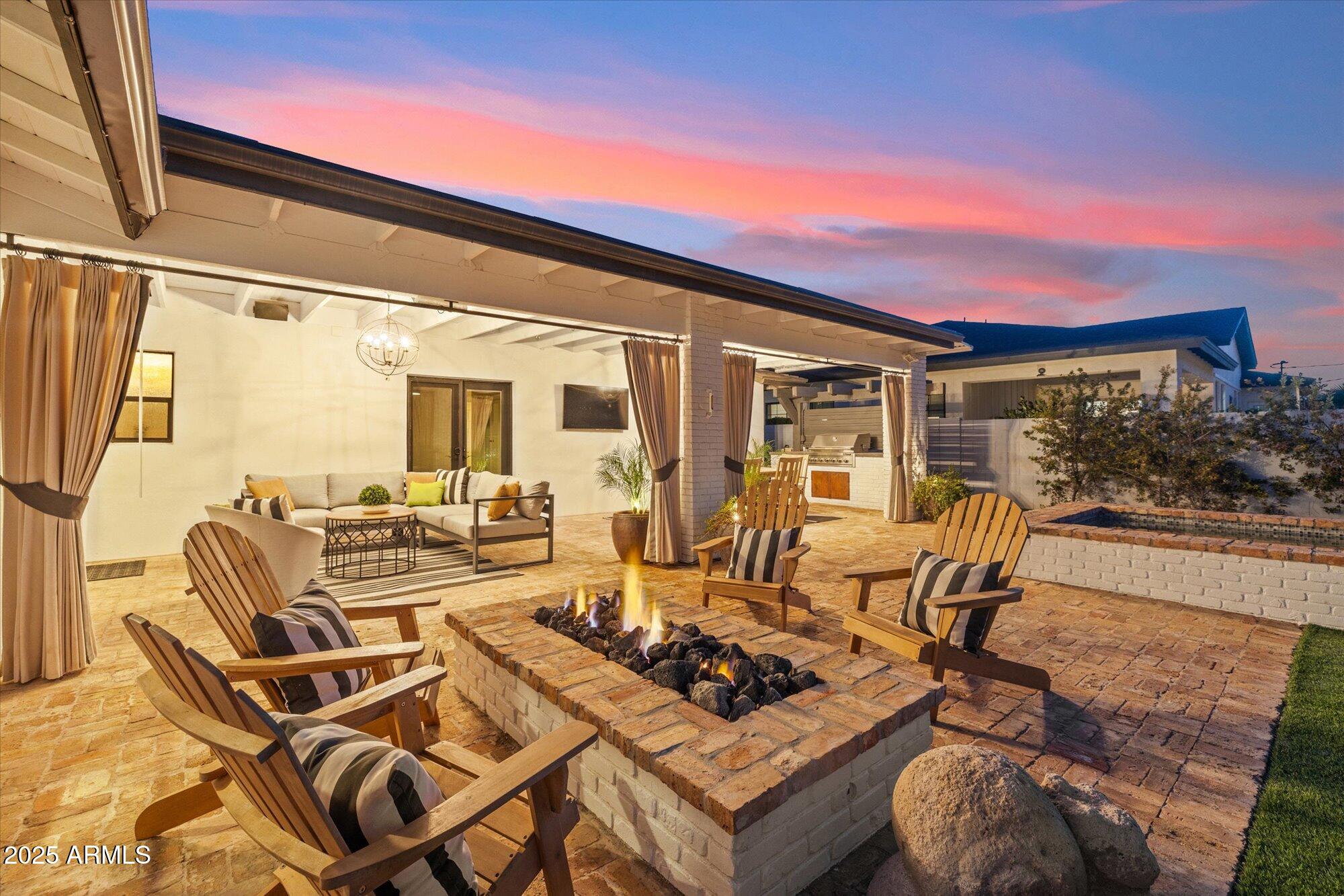 4062 E WHITTON Avenue