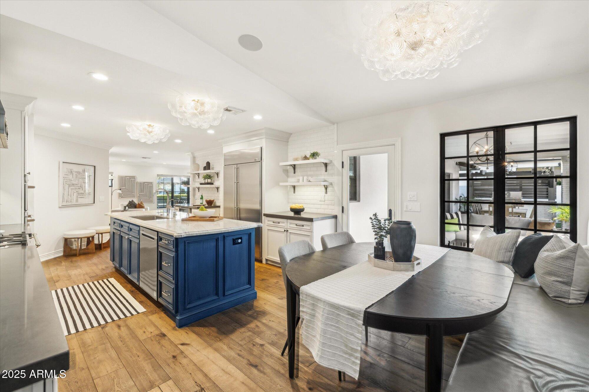 4062 E WHITTON Avenue