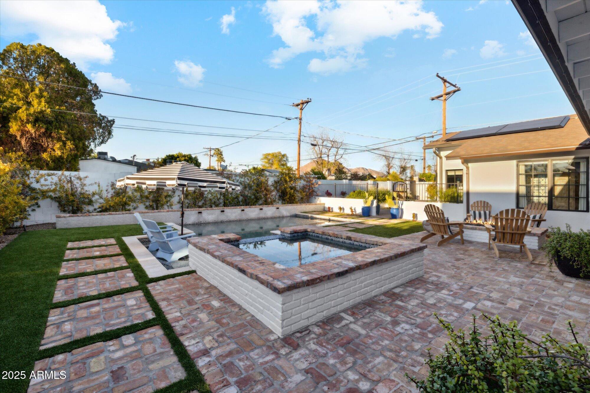 4062 E WHITTON Avenue