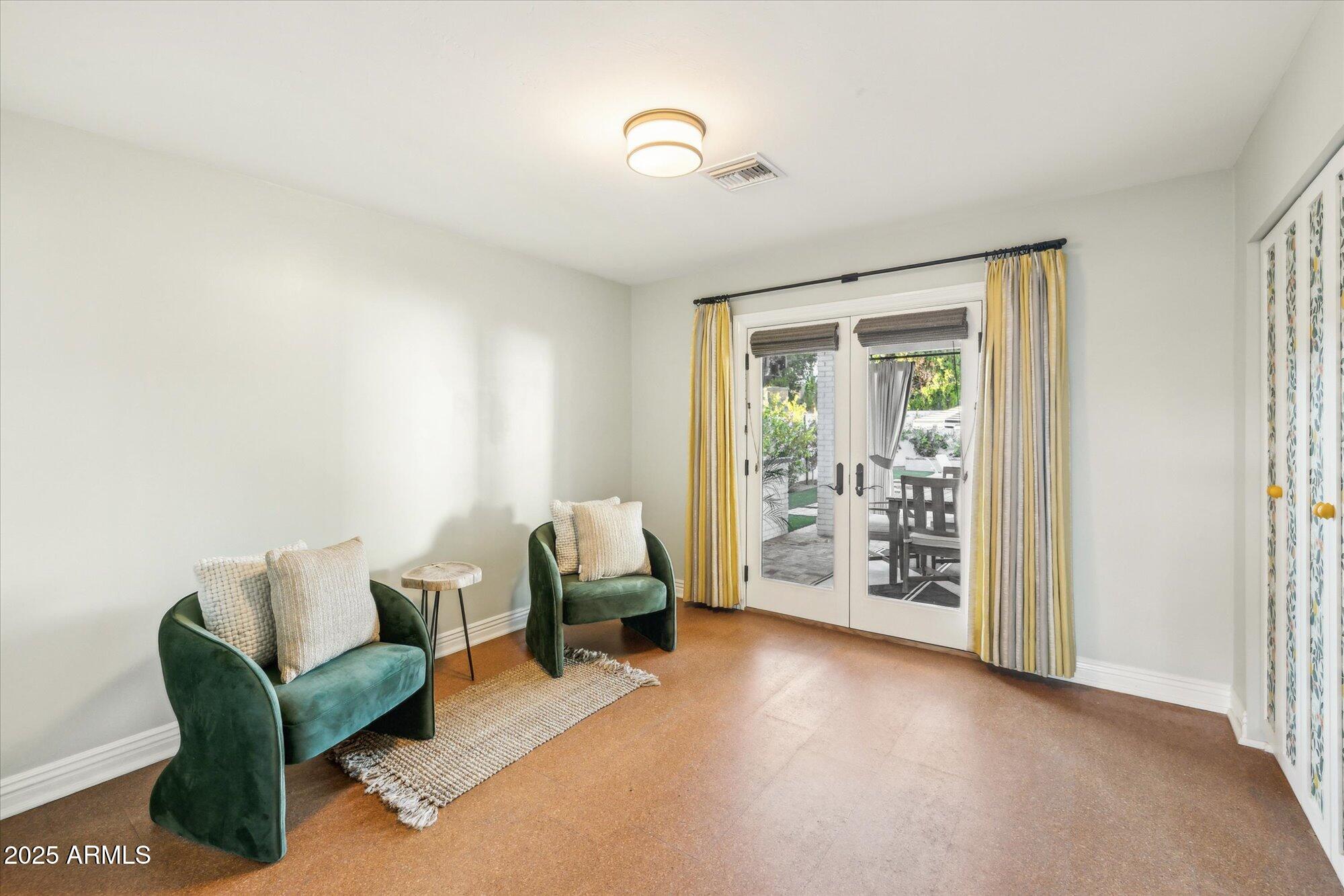 4062 E WHITTON Avenue