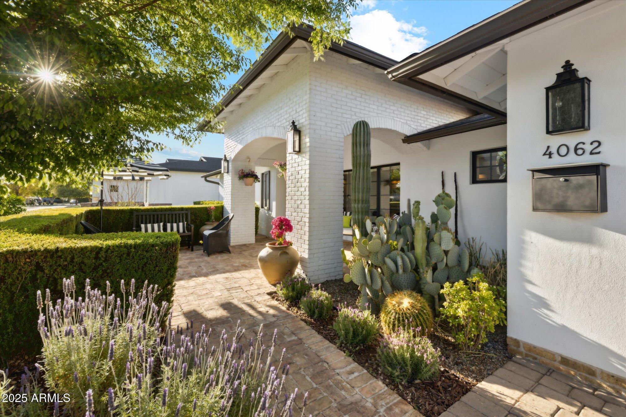 4062 E WHITTON Avenue