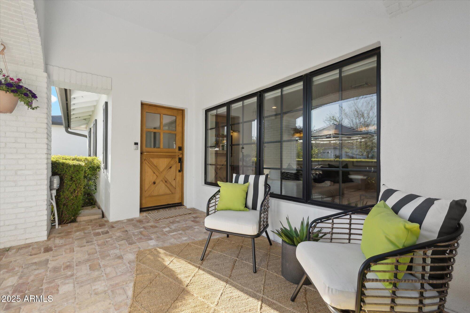 4062 E WHITTON Avenue