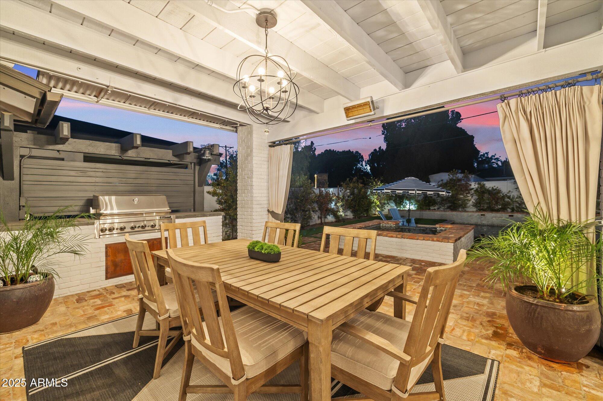 4062 E WHITTON Avenue