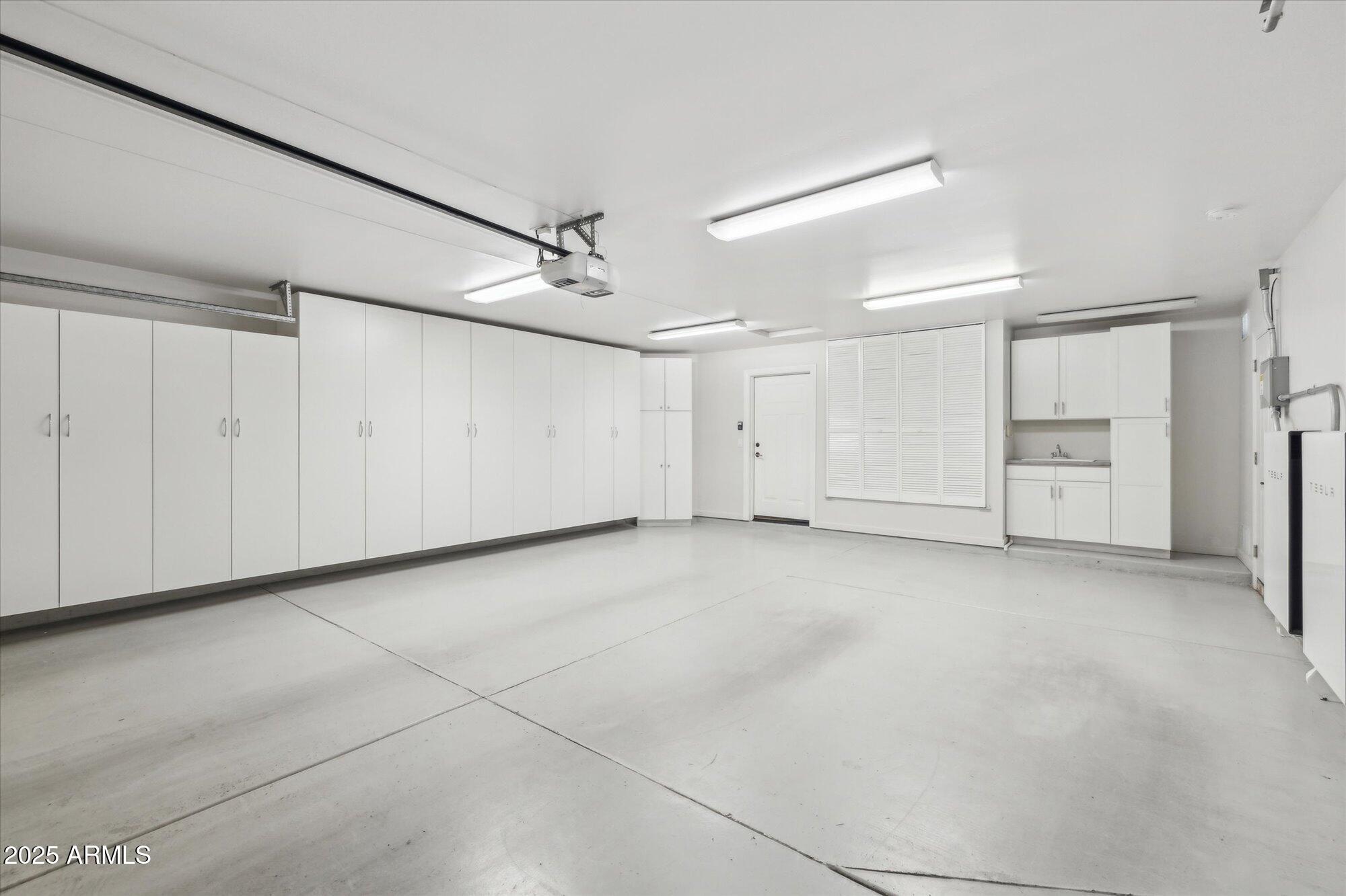 4062 E WHITTON Avenue