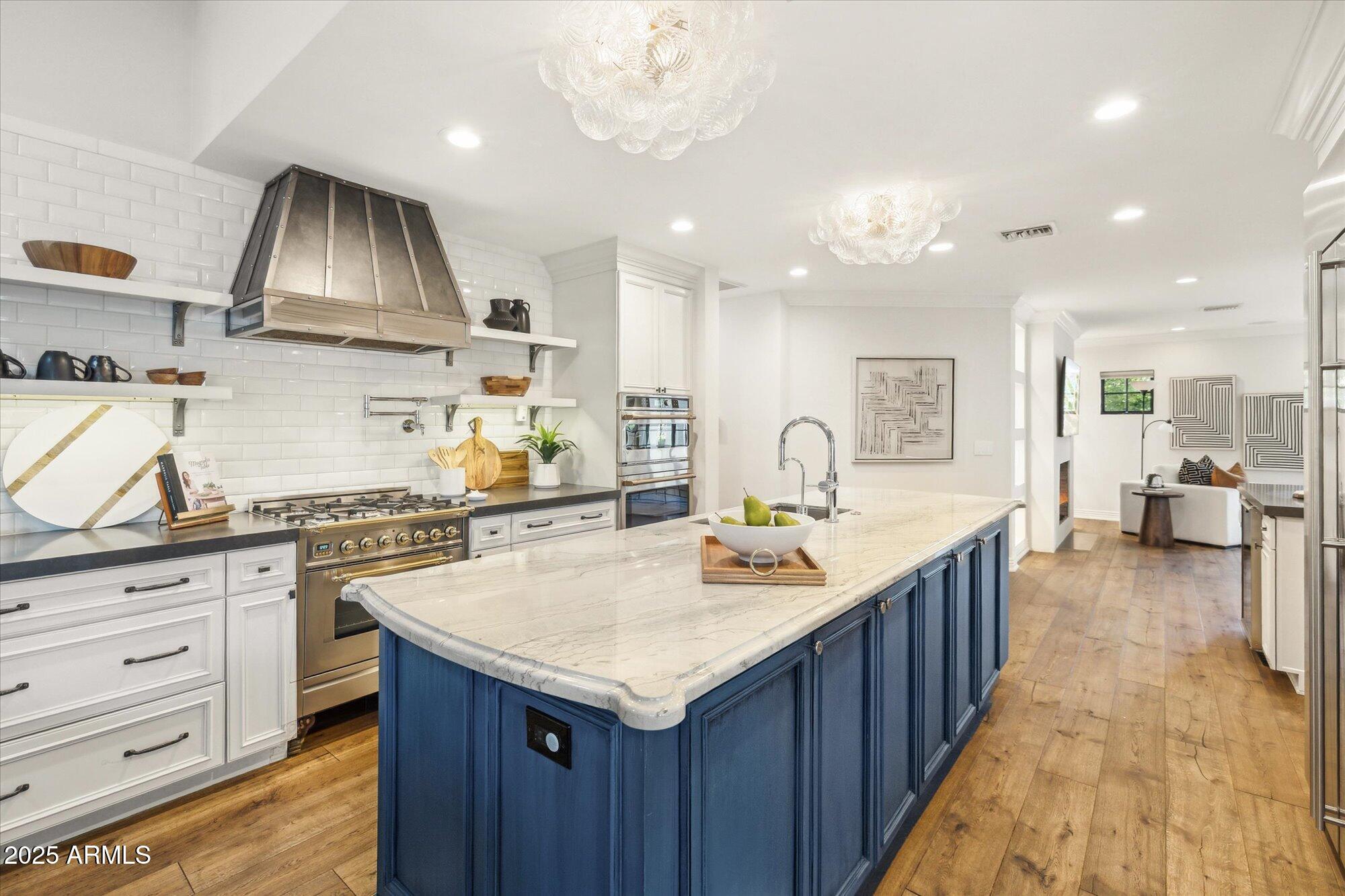 4062 E WHITTON Avenue