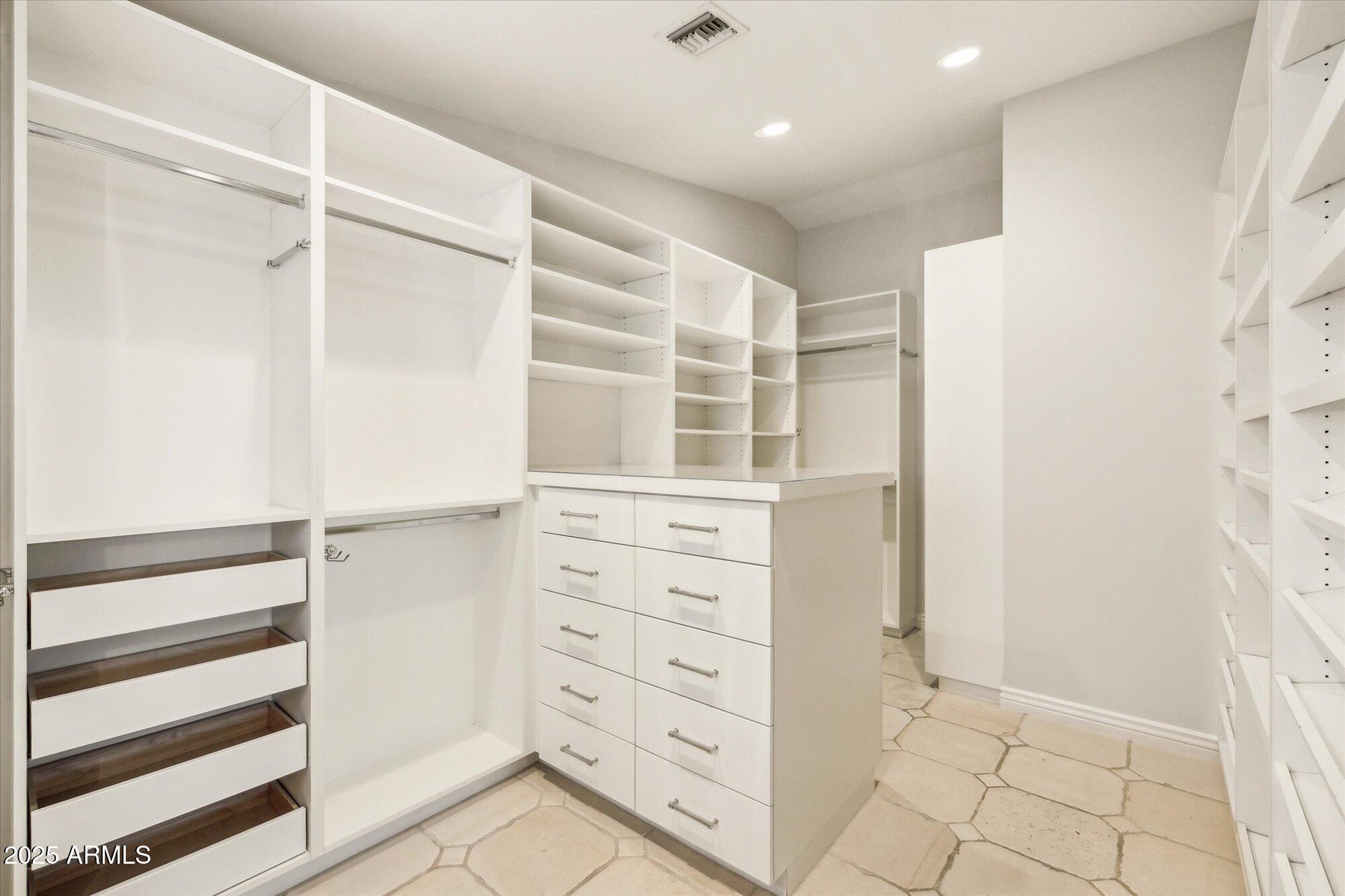 4062 E WHITTON Avenue