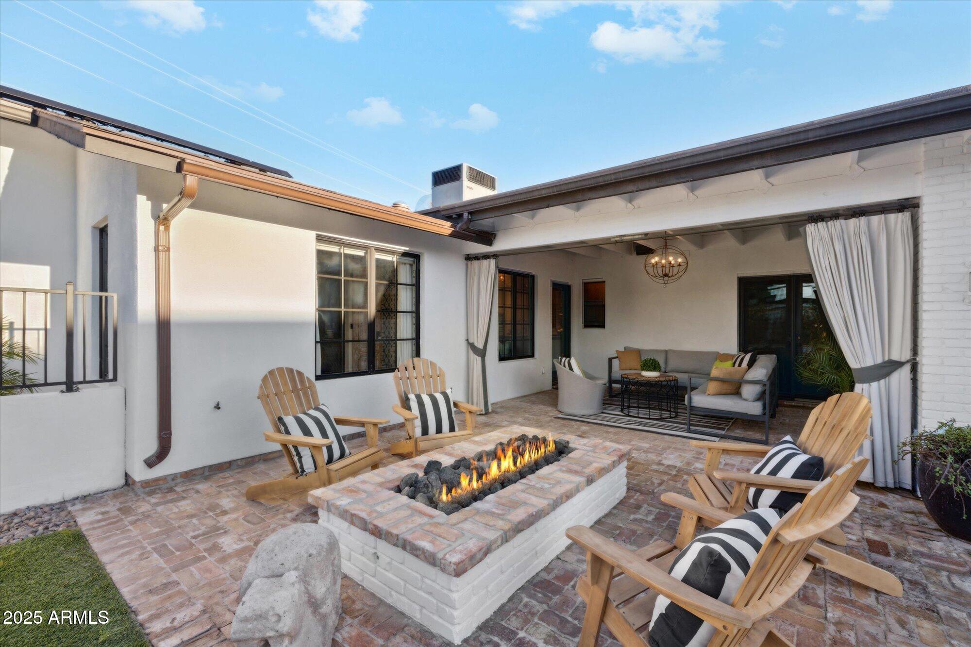 4062 E WHITTON Avenue