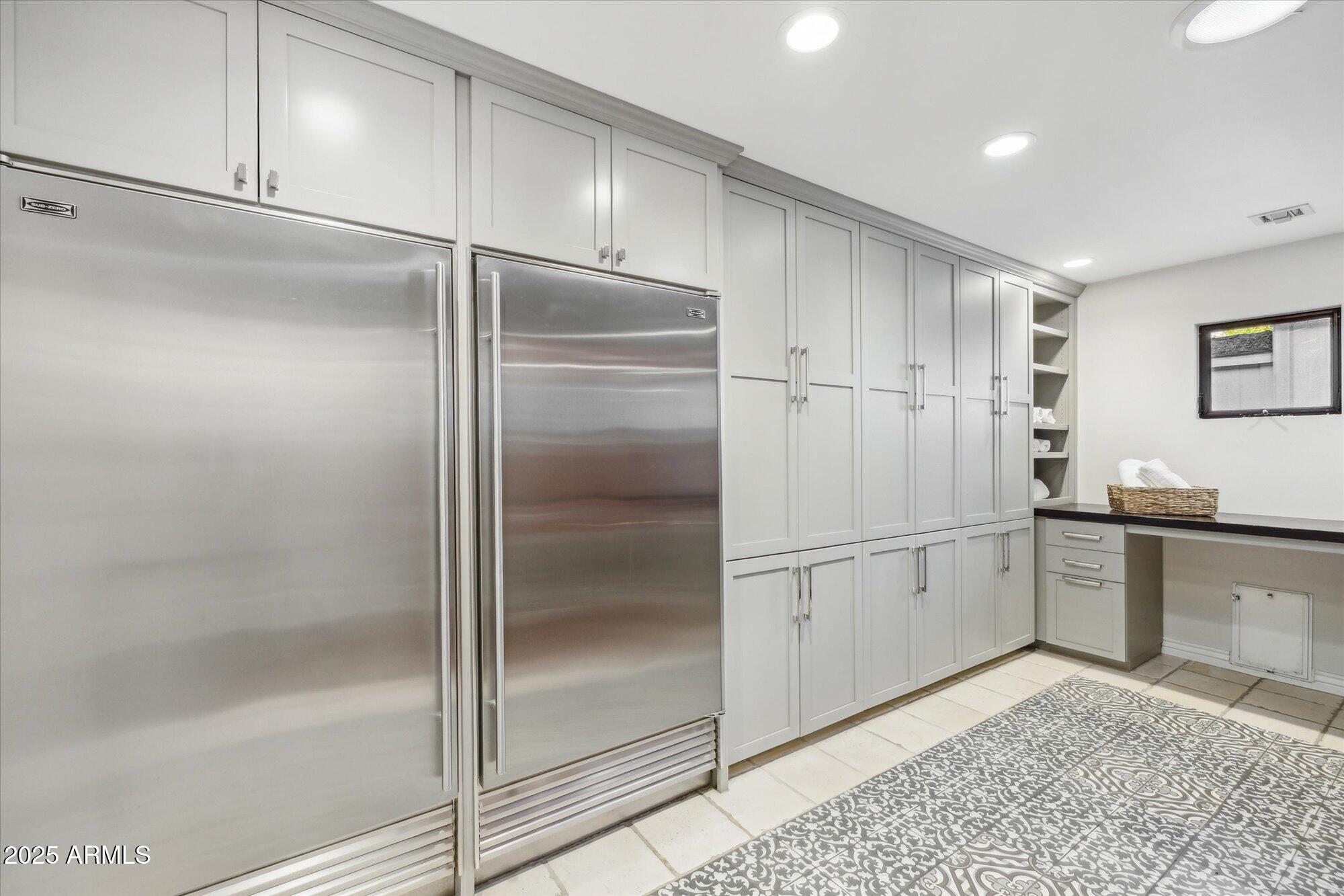 4062 E WHITTON Avenue