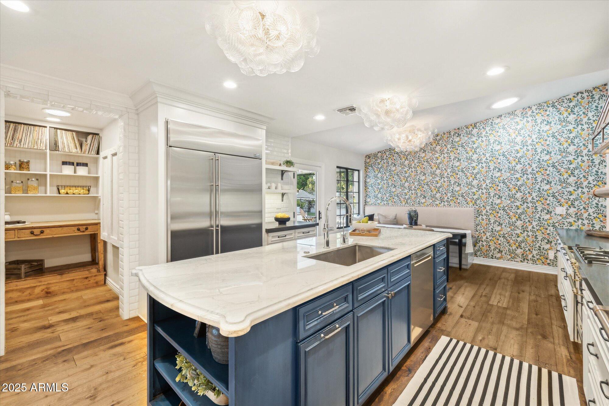 4062 E WHITTON Avenue