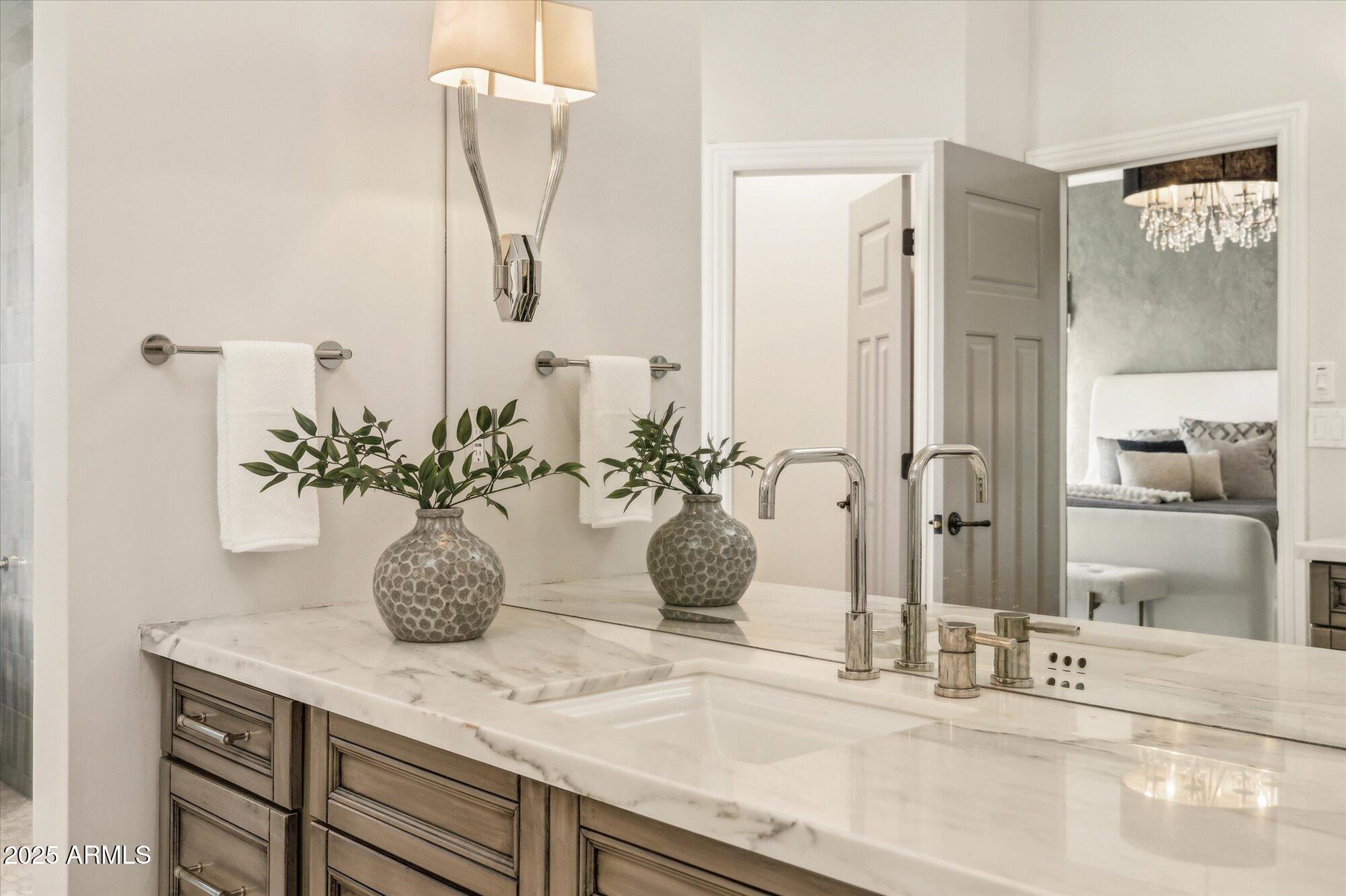 4062 E WHITTON Avenue