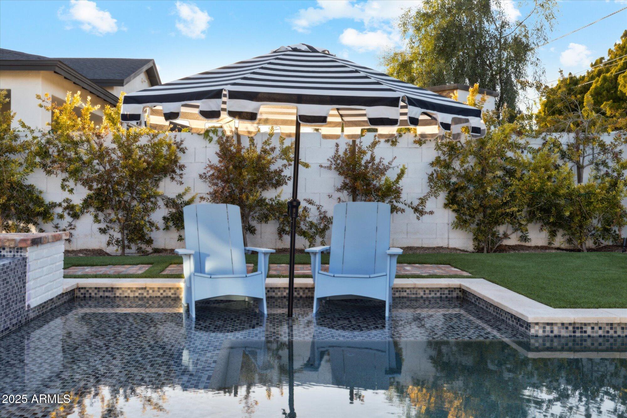 4062 E WHITTON Avenue