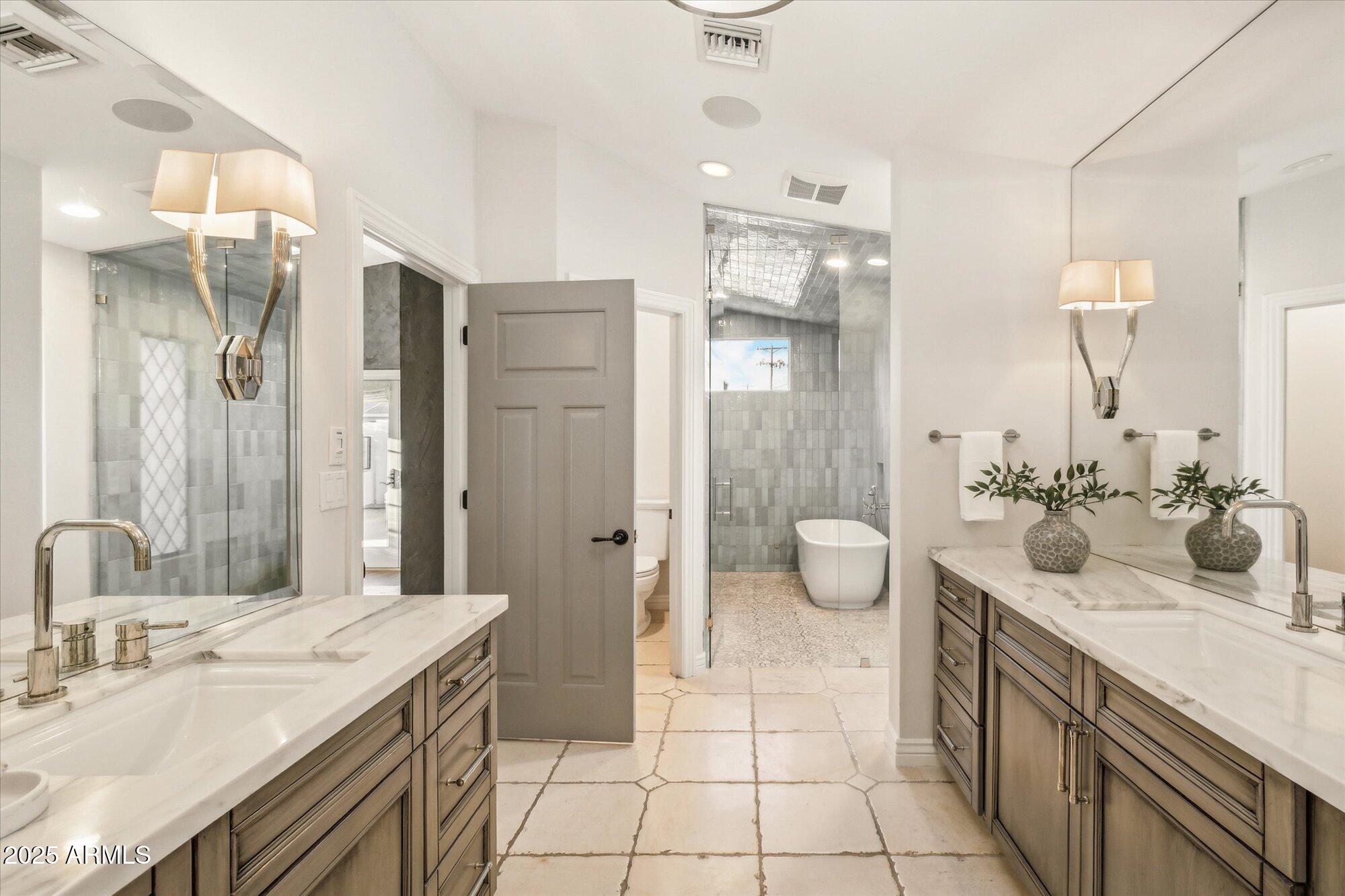 4062 E WHITTON Avenue