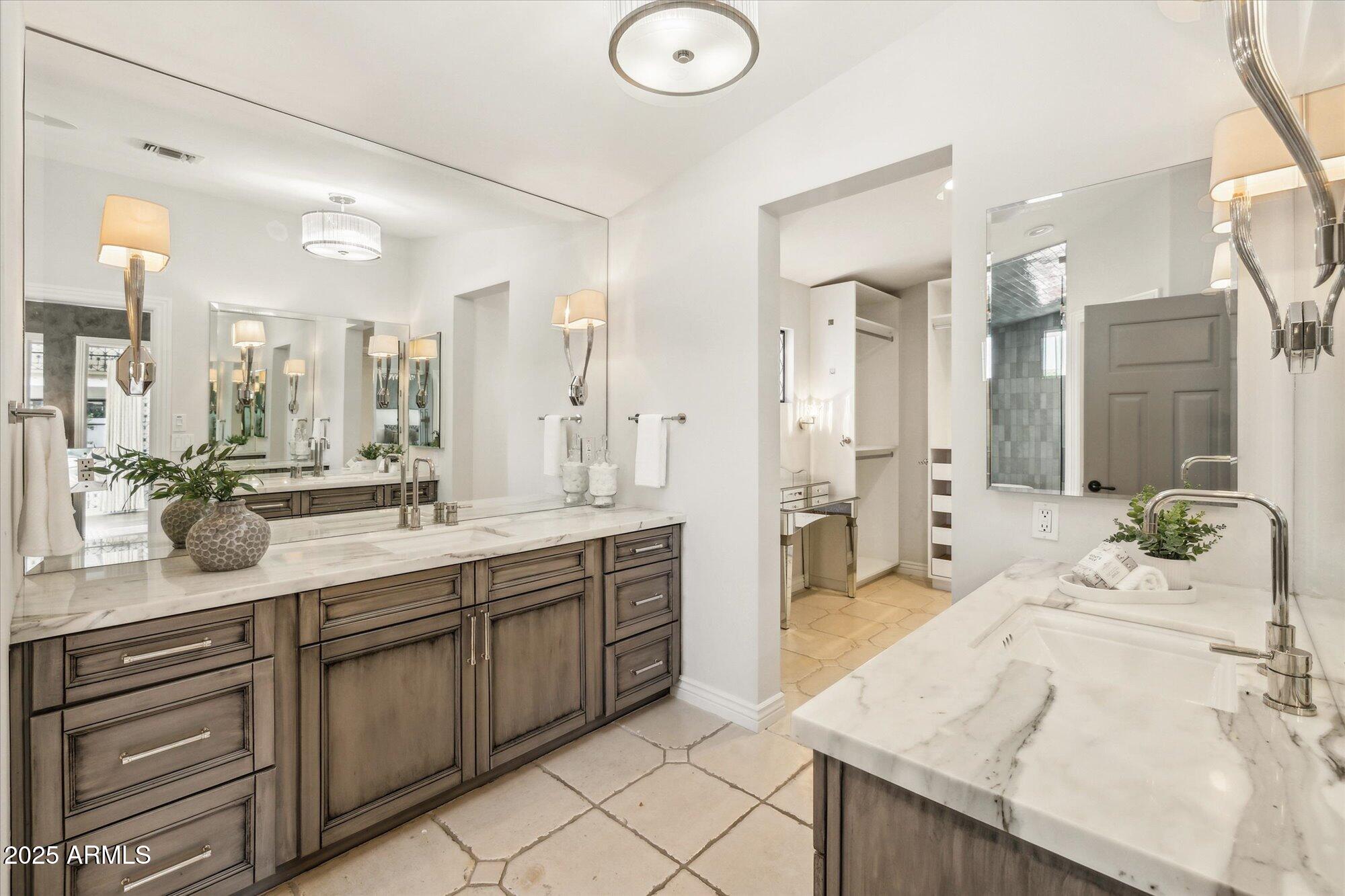 4062 E WHITTON Avenue