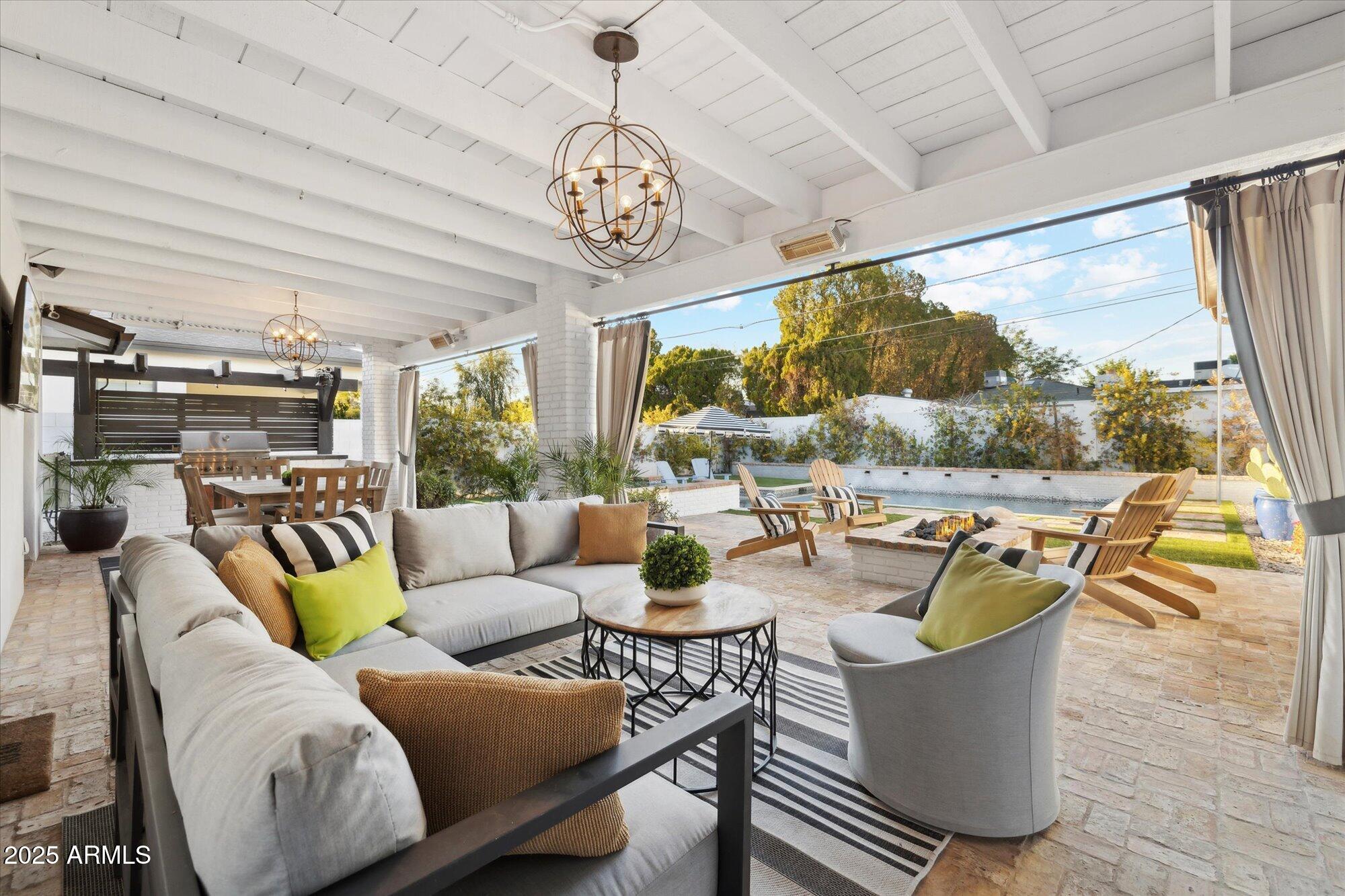 4062 E WHITTON Avenue