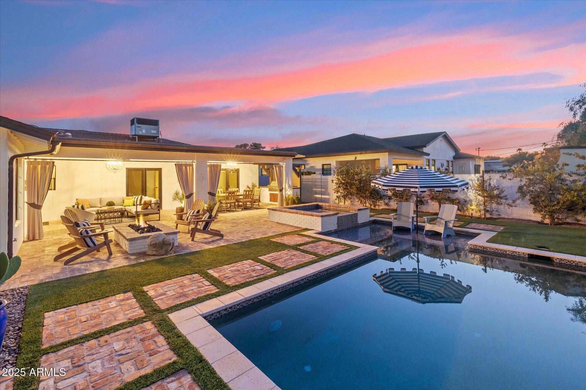 4062 E WHITTON Avenue