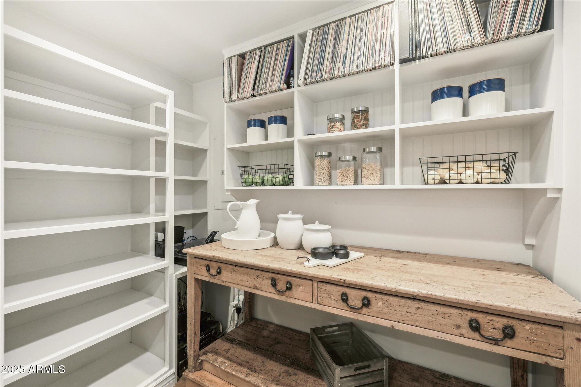 4062 E WHITTON Avenue