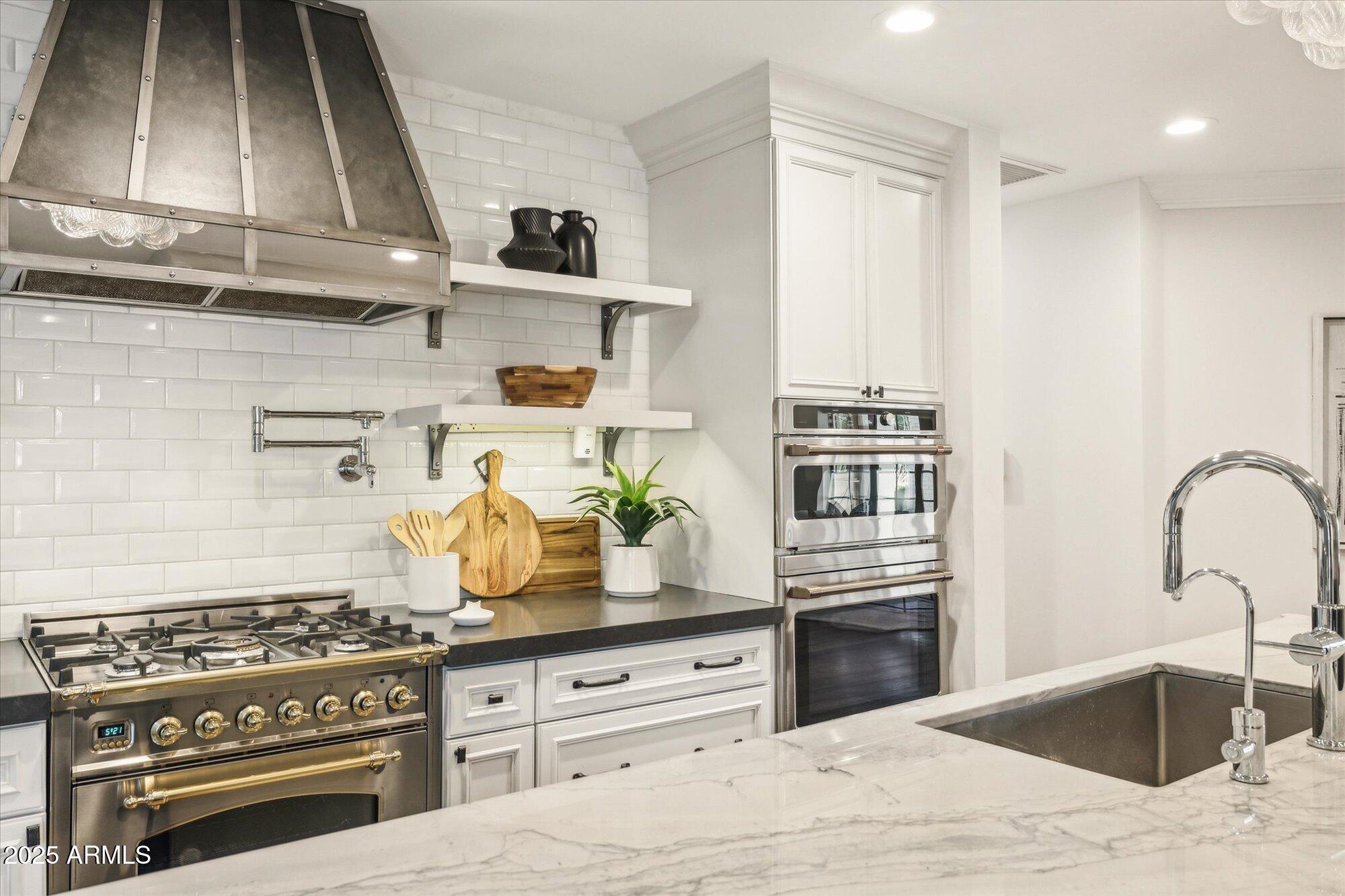 4062 E WHITTON Avenue