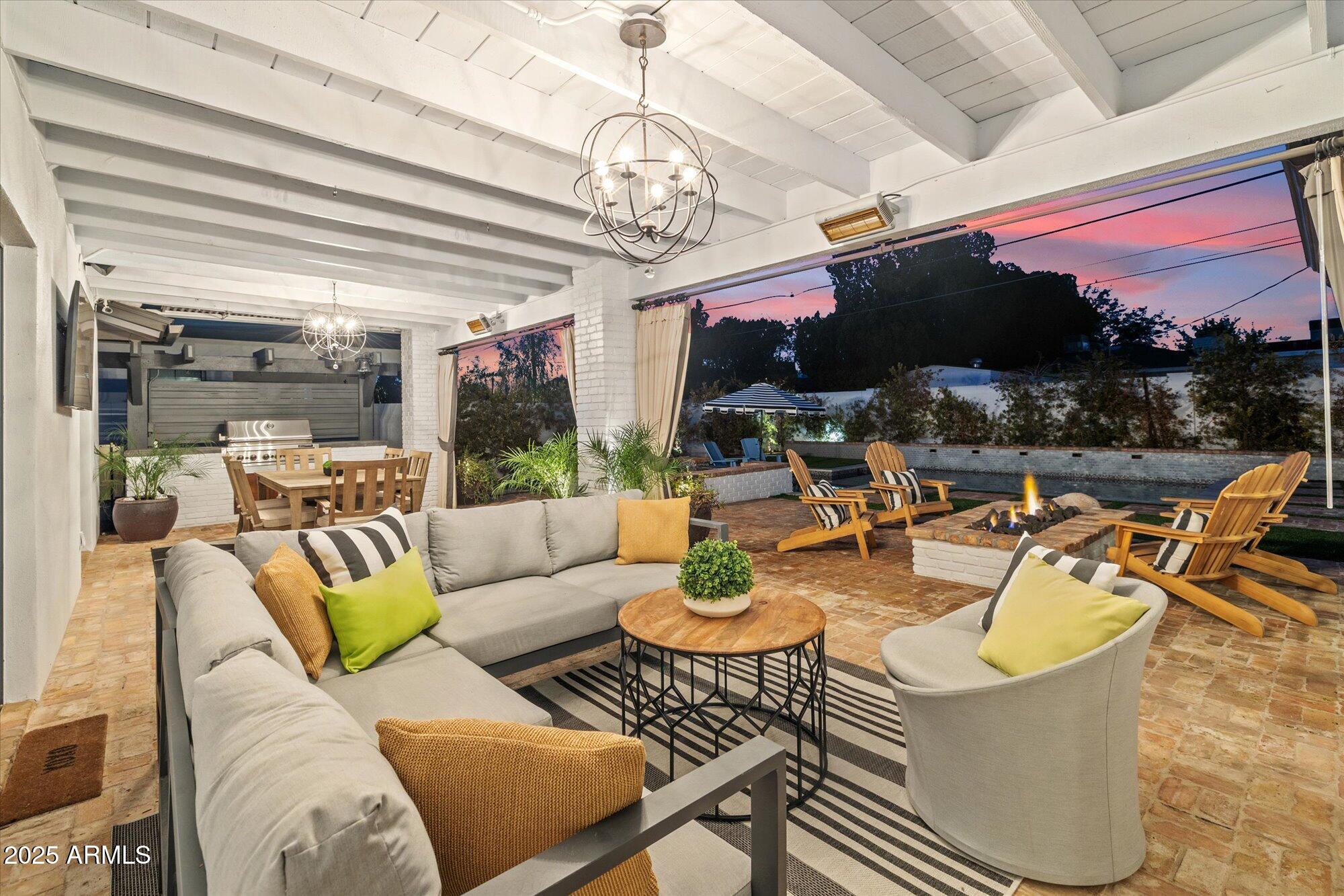 4062 E WHITTON Avenue