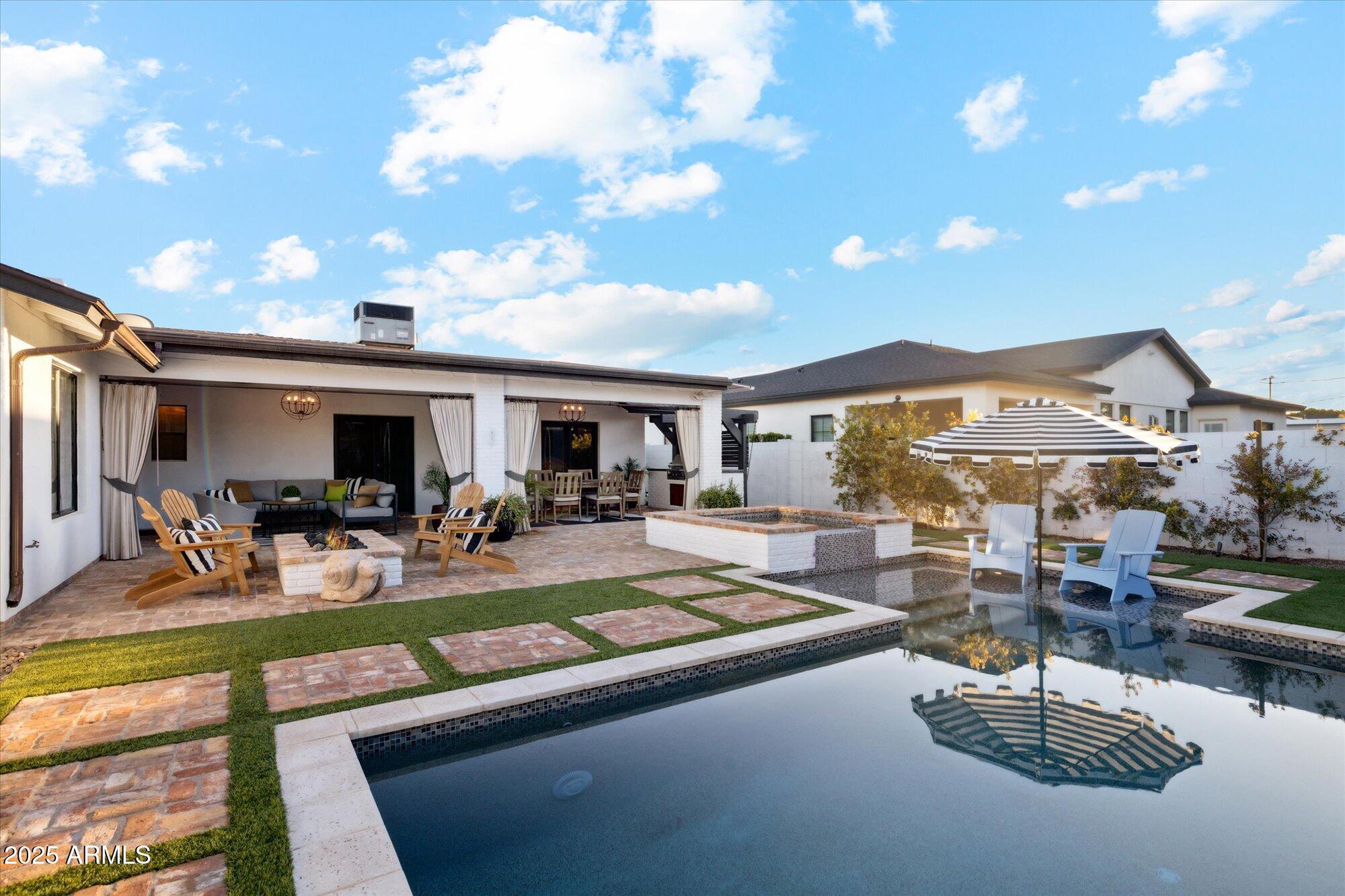 4062 E WHITTON Avenue