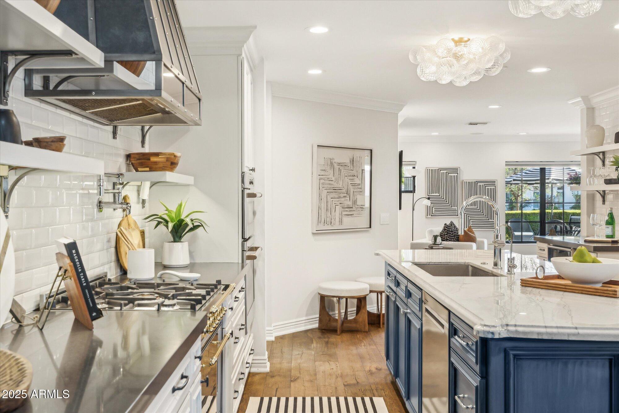 4062 E WHITTON Avenue