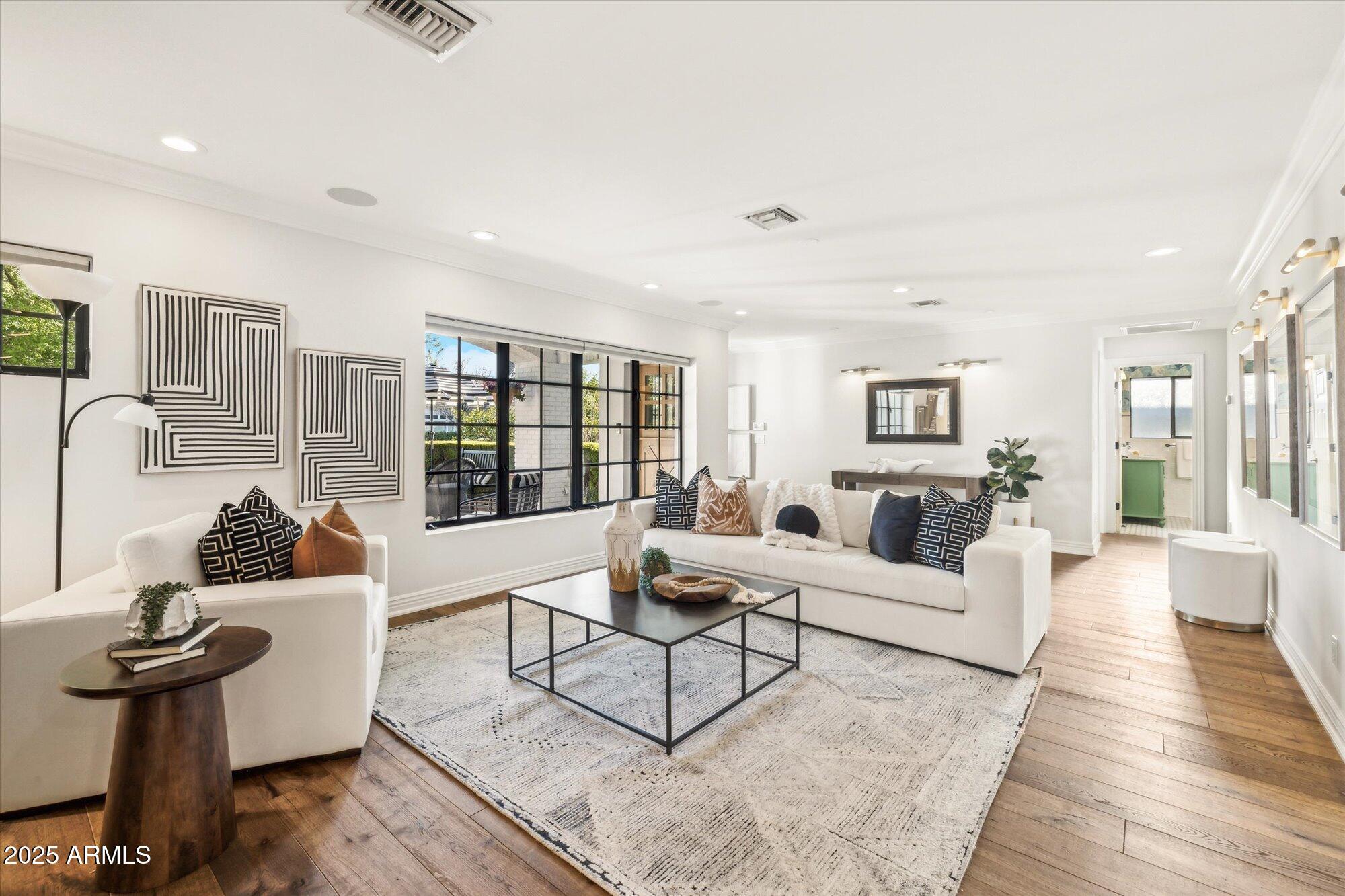 4062 E WHITTON Avenue