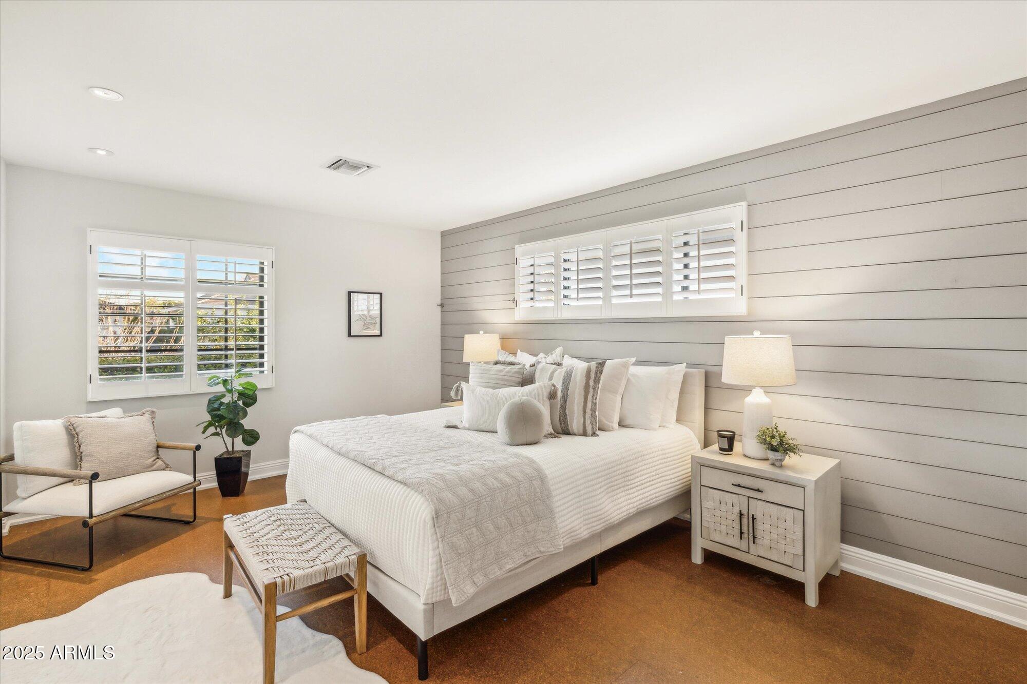 4062 E WHITTON Avenue