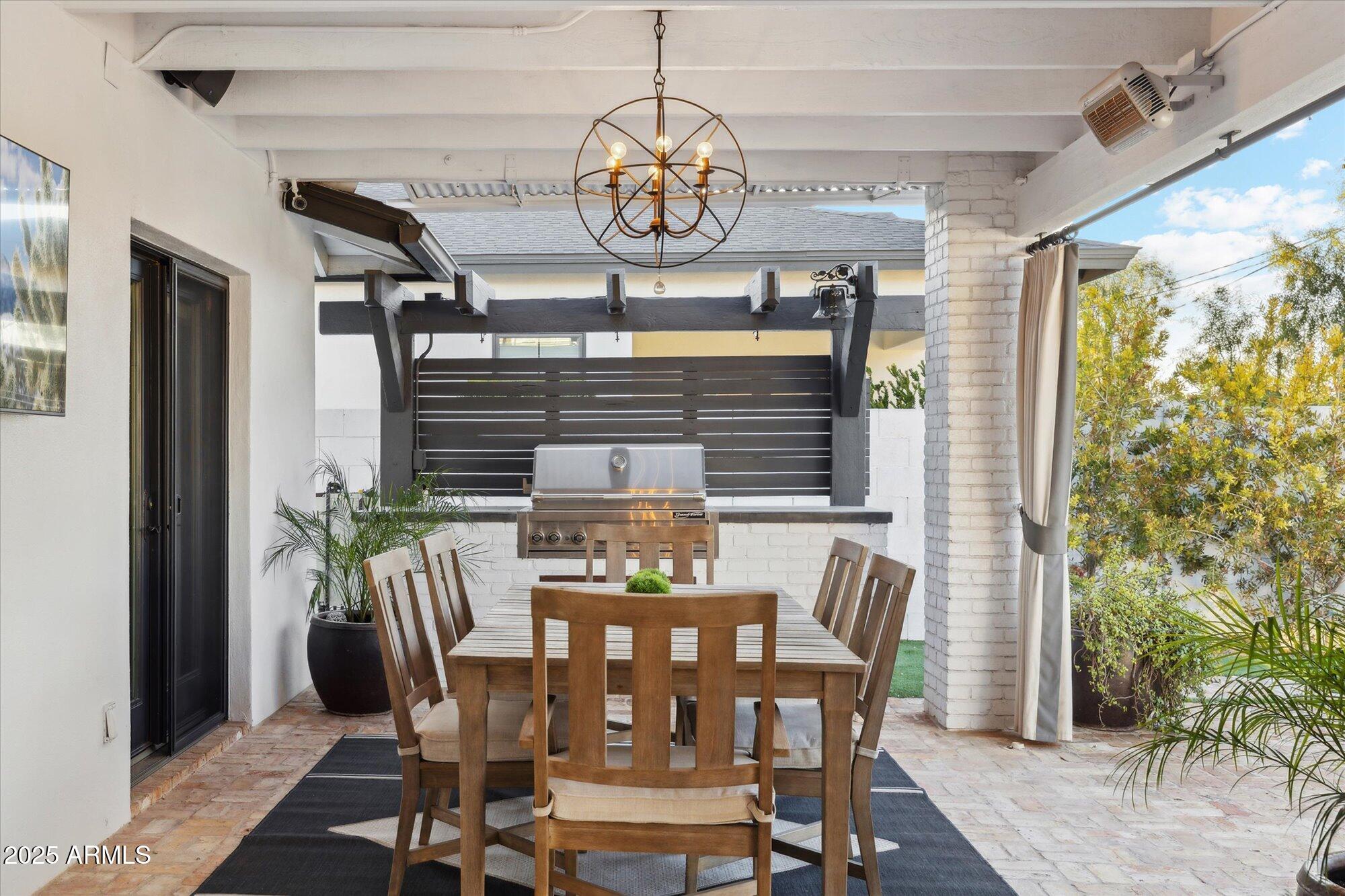 4062 E WHITTON Avenue