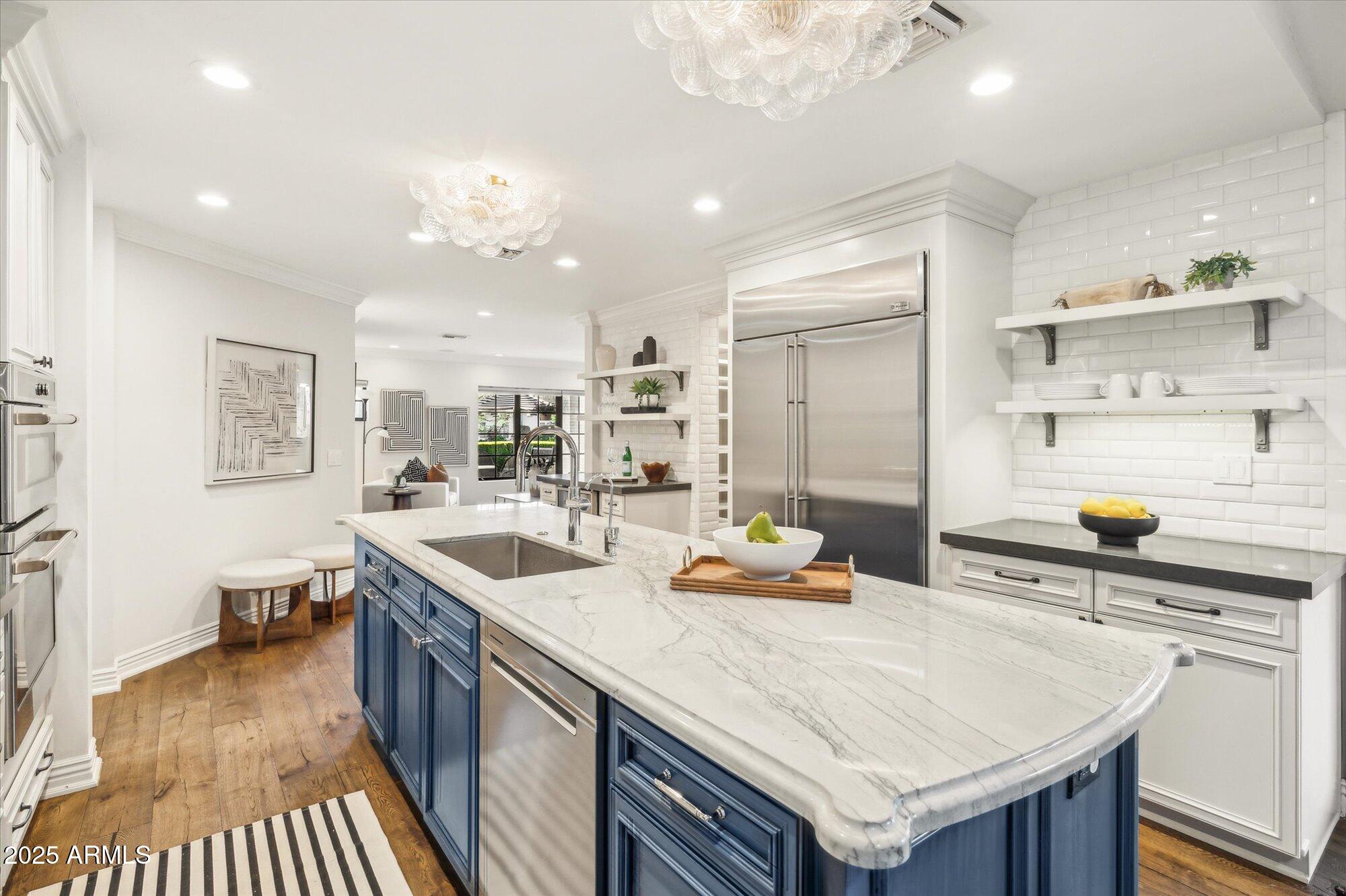 4062 E WHITTON Avenue