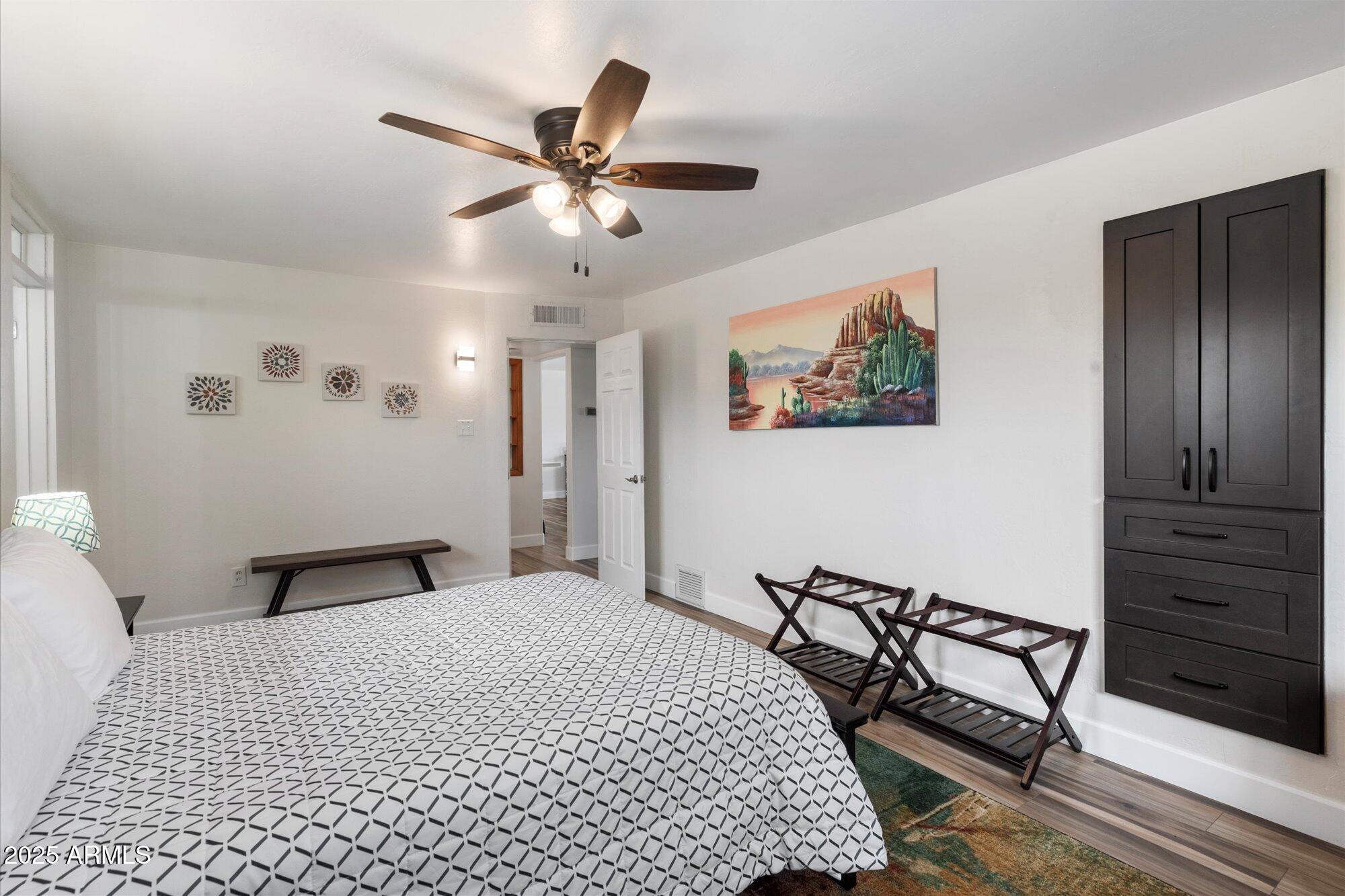 11421 W Lakeshore Drive