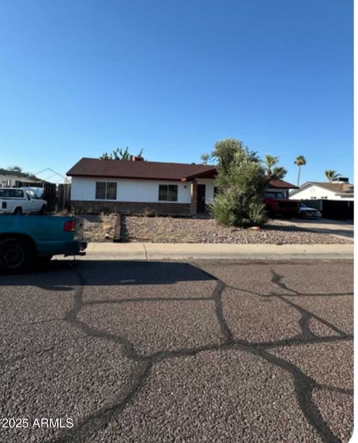 2926 E CORRINE Drive