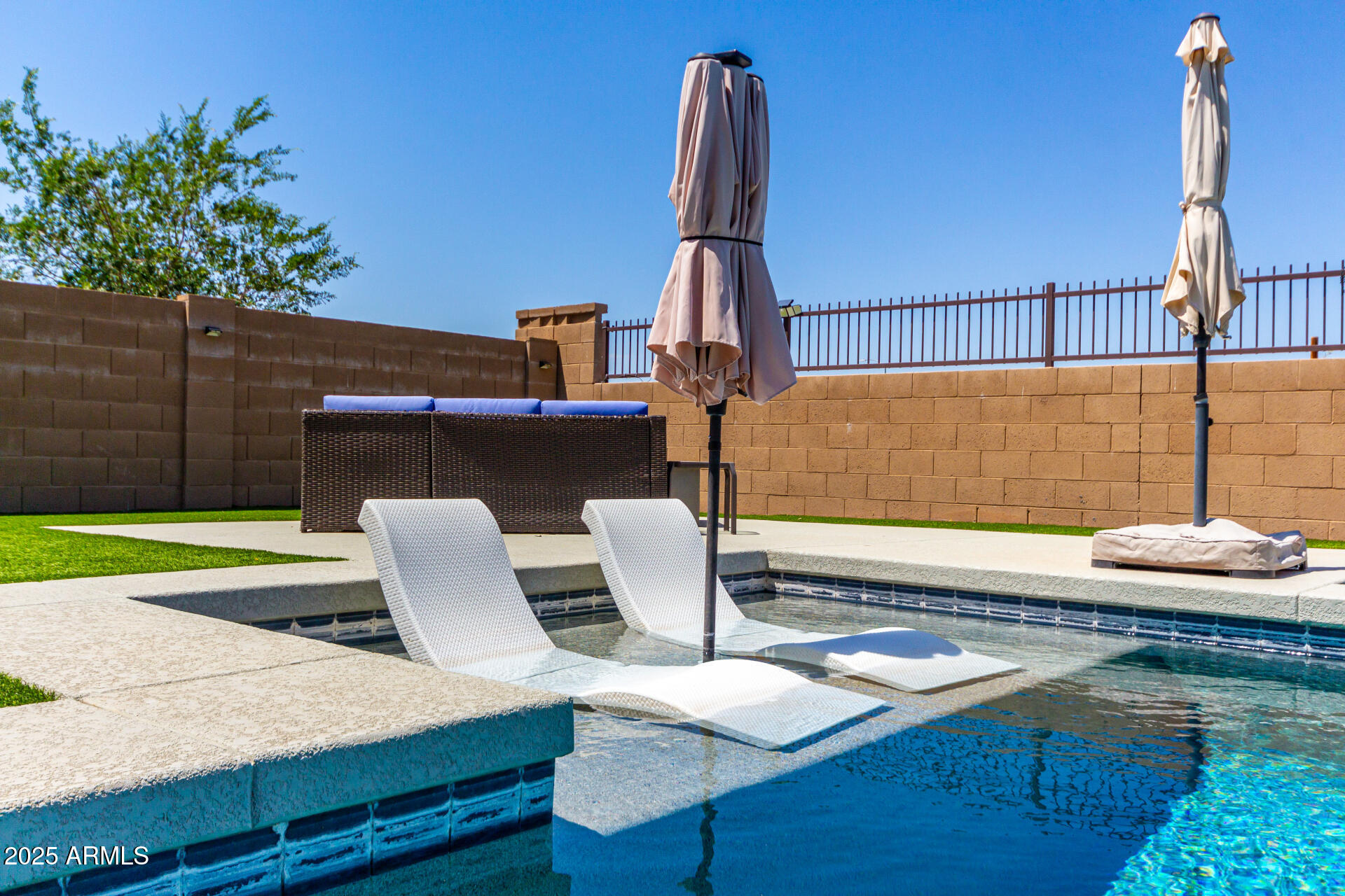 9342 W WHITE FEATHER Lane