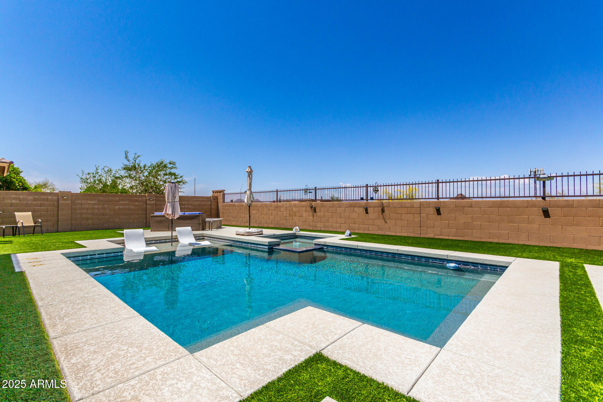 9342 W WHITE FEATHER Lane