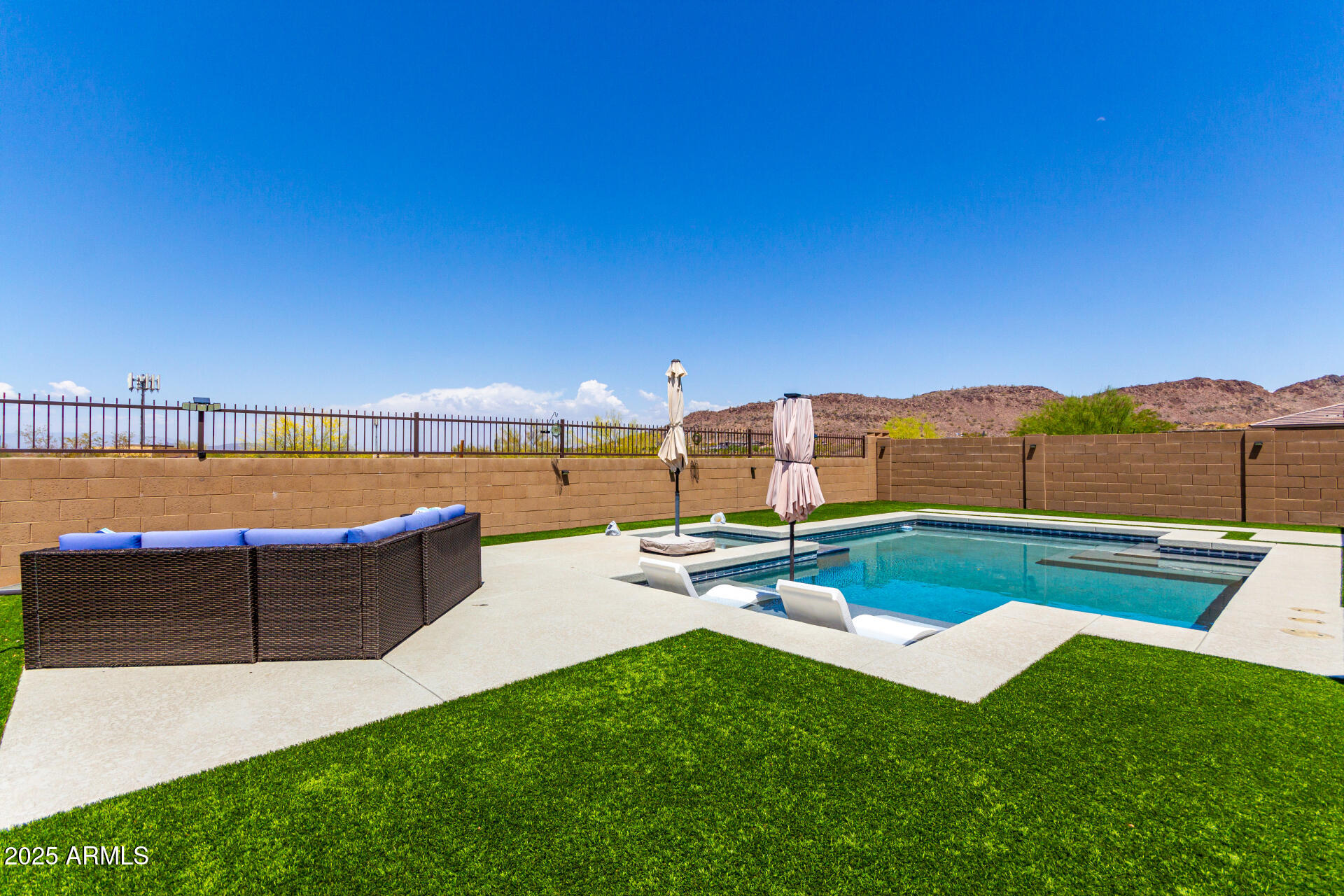 9342 W WHITE FEATHER Lane