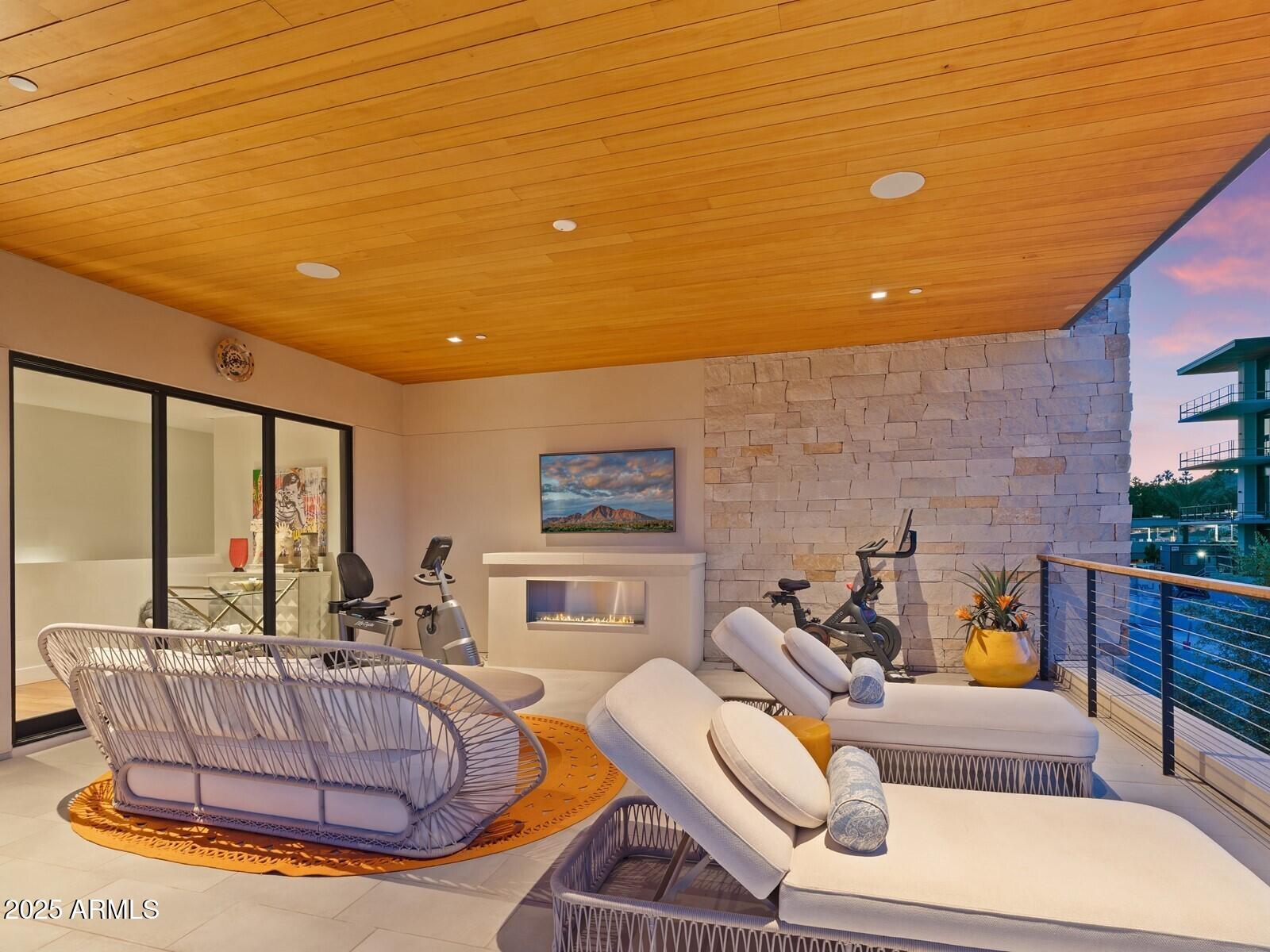 6311 E PHOENICIAN Boulevard, 19