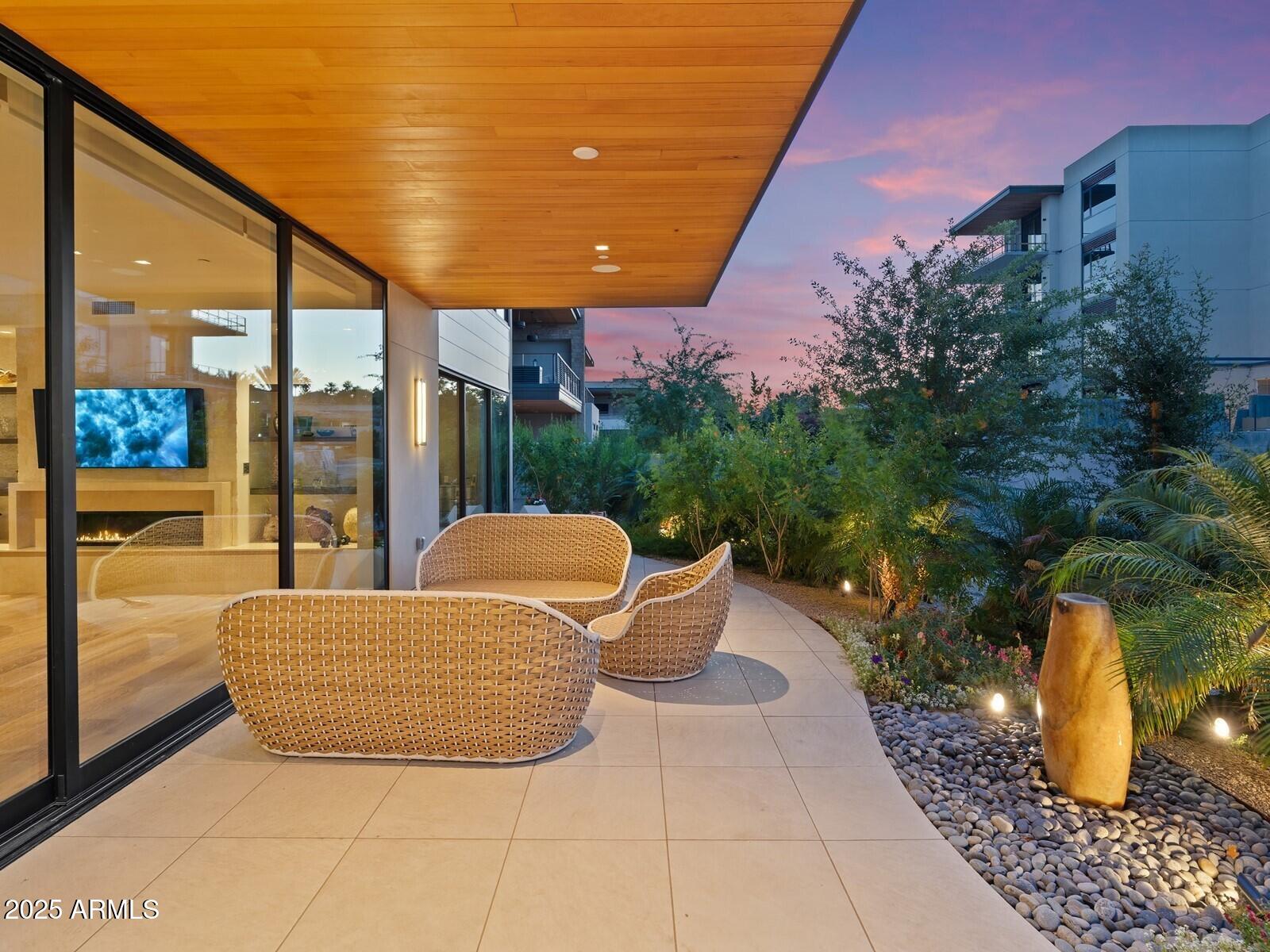 6311 E PHOENICIAN Boulevard, 19