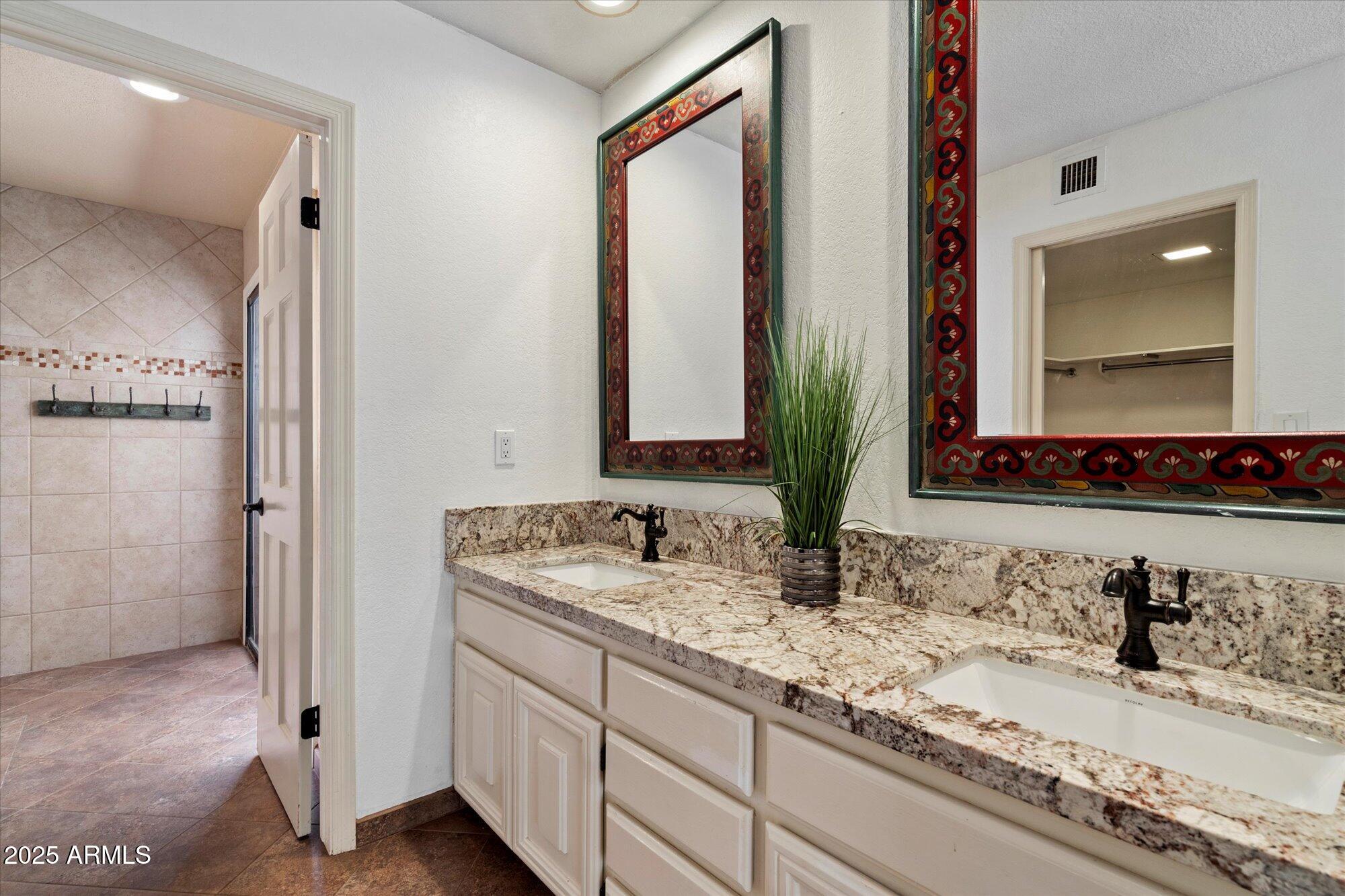 7729 N VIA DE FONDA