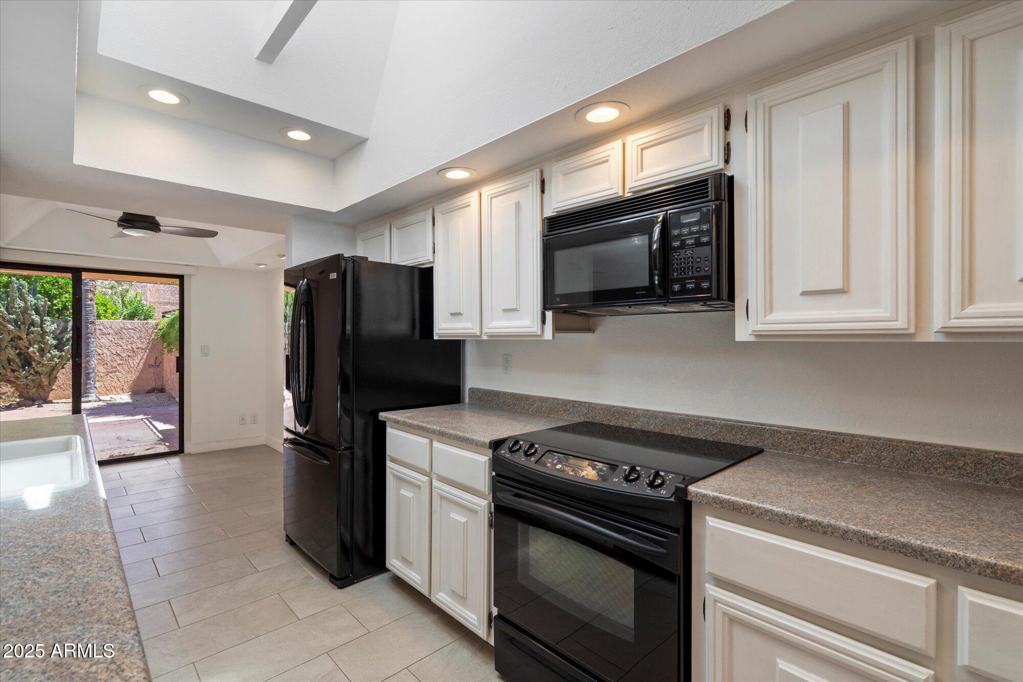 7729 N VIA DE FONDA
