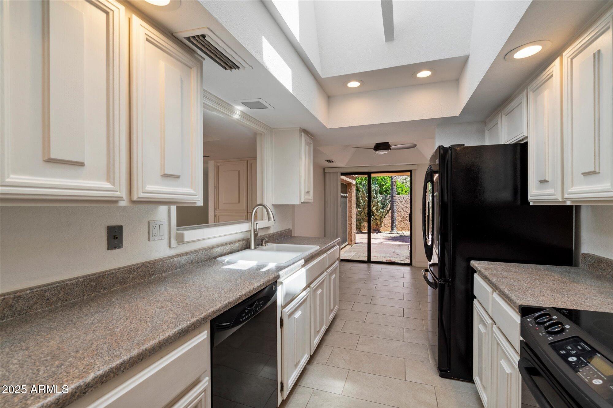7729 N VIA DE FONDA