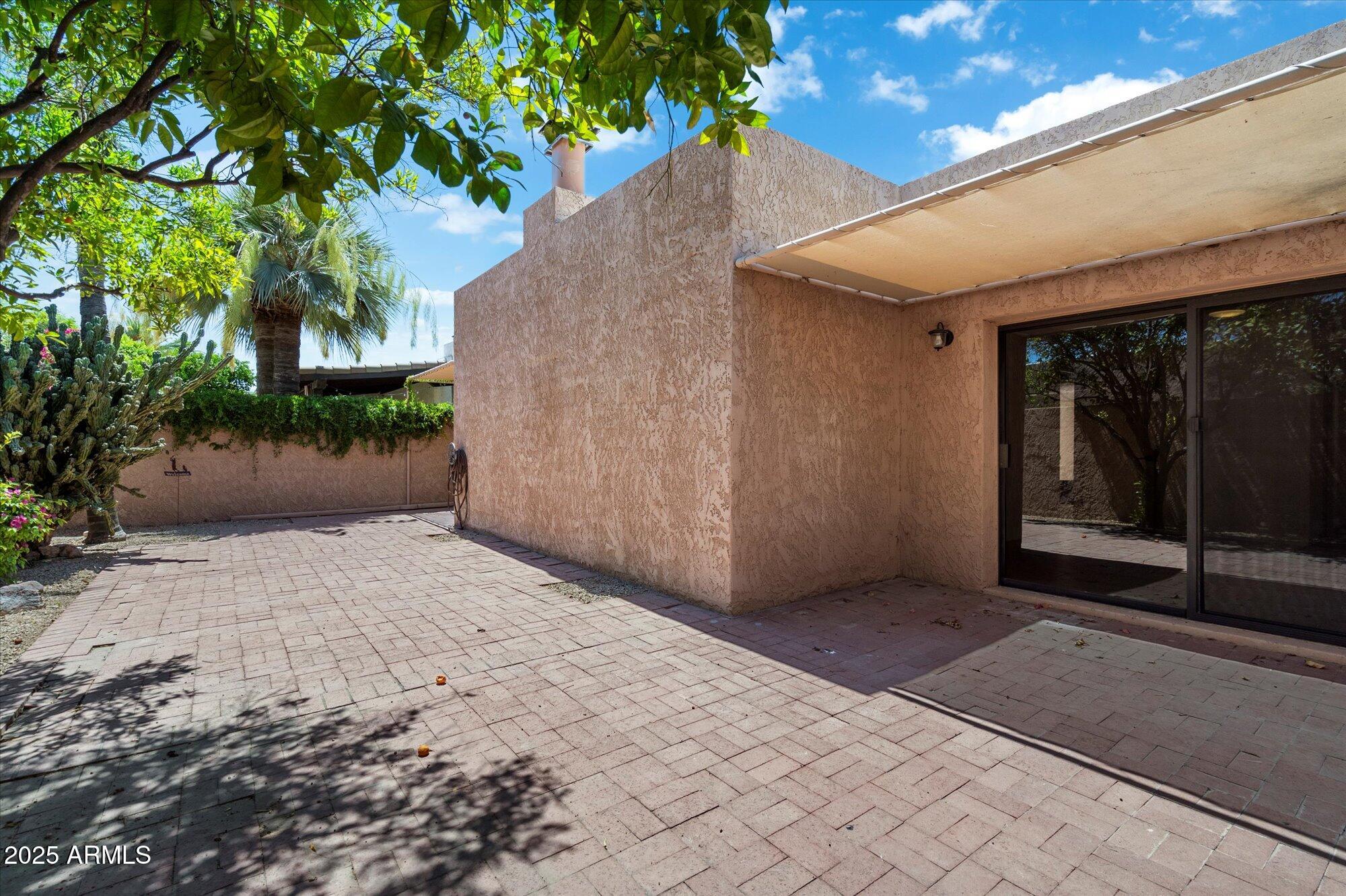 7729 N VIA DE FONDA