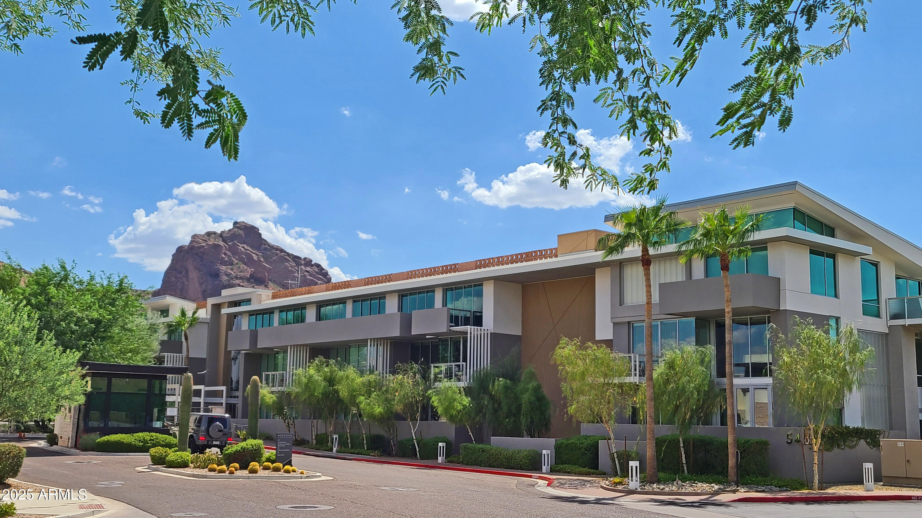 5455 E LINCOLN Drive, 1004