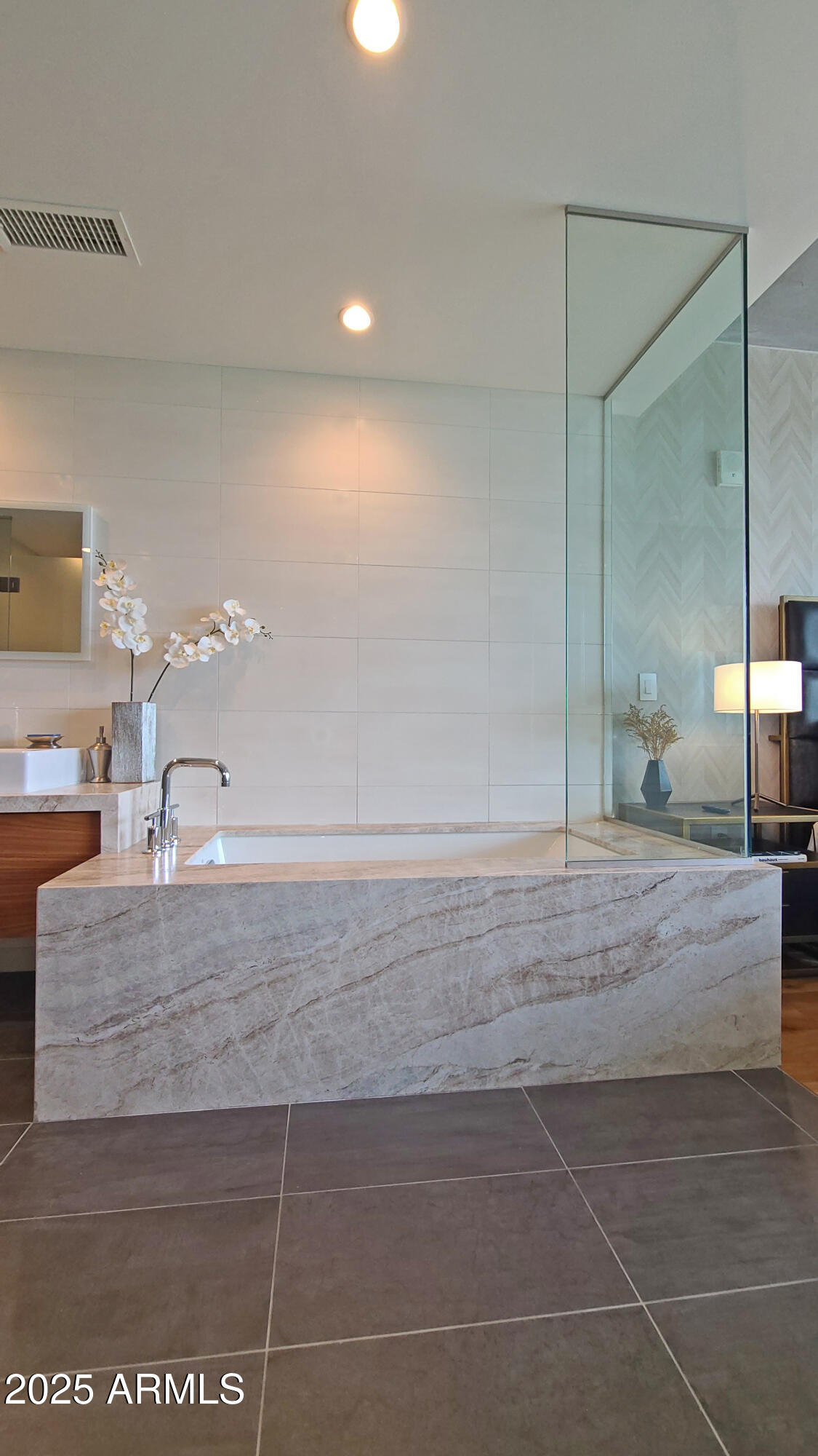 5455 E LINCOLN Drive, 1004