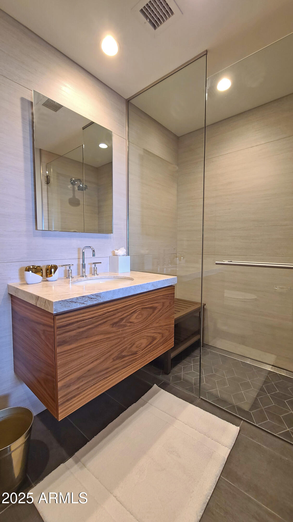 5455 E LINCOLN Drive, 1004