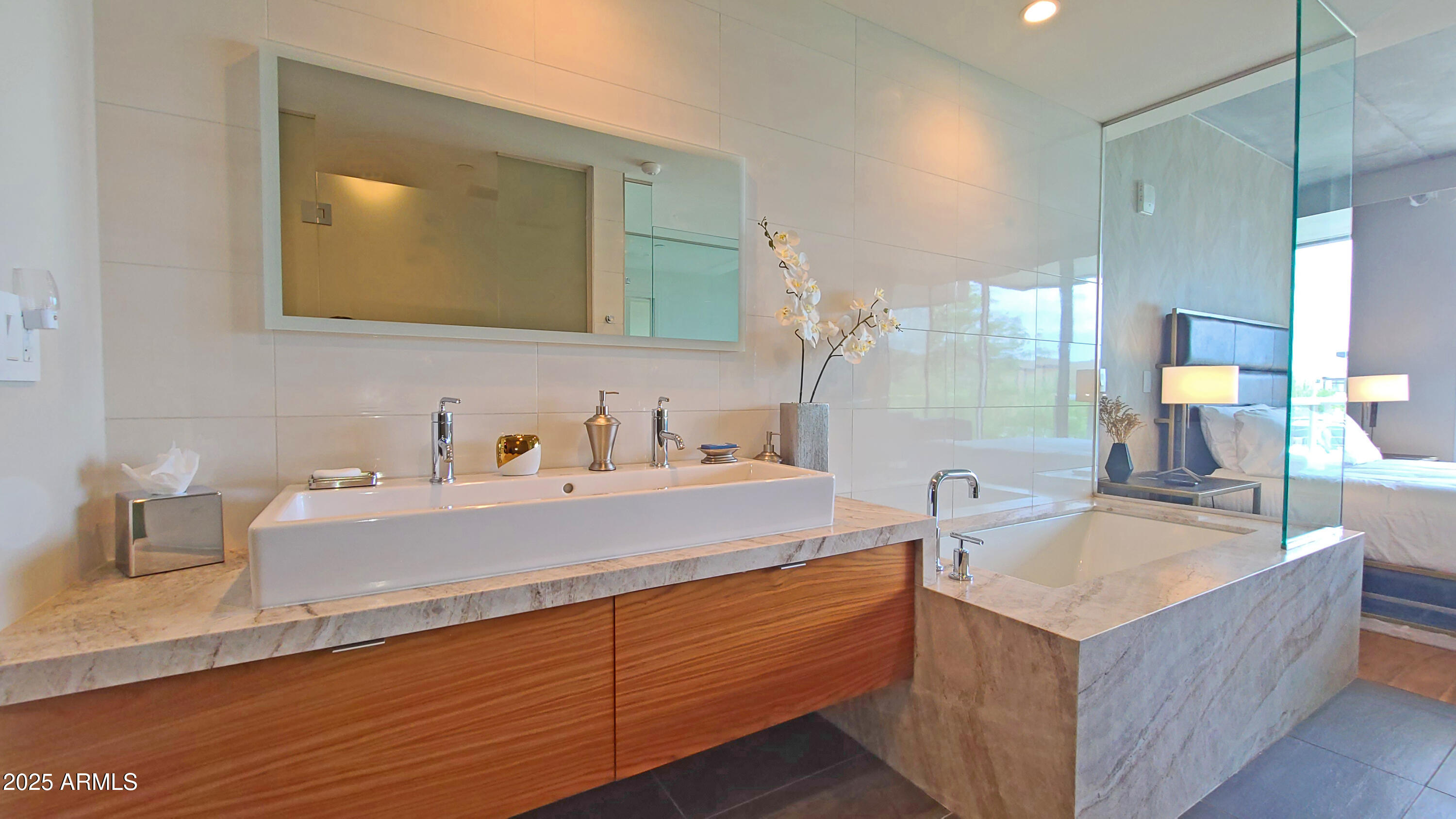 5455 E LINCOLN Drive, 1004