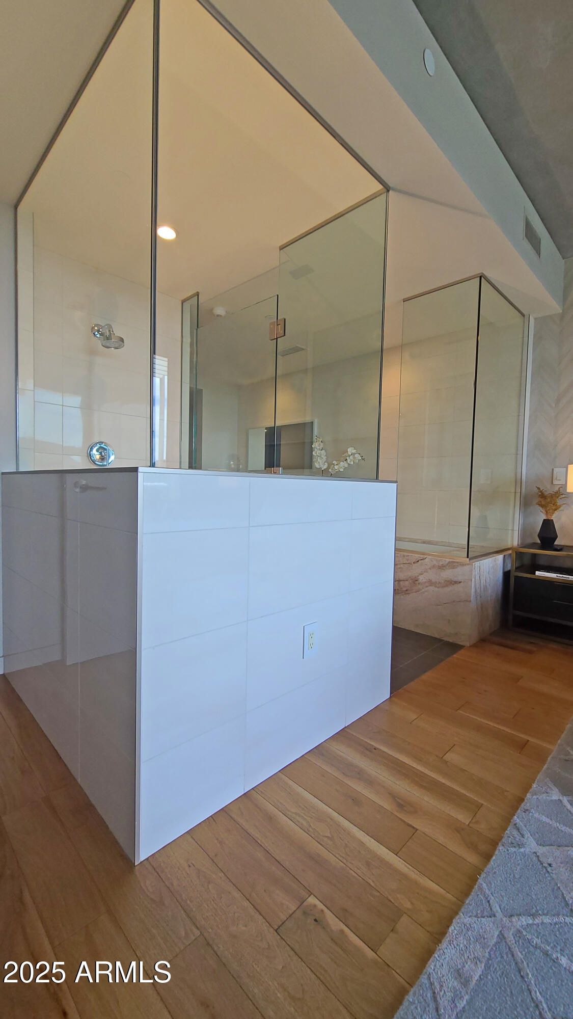 5455 E LINCOLN Drive, 1004